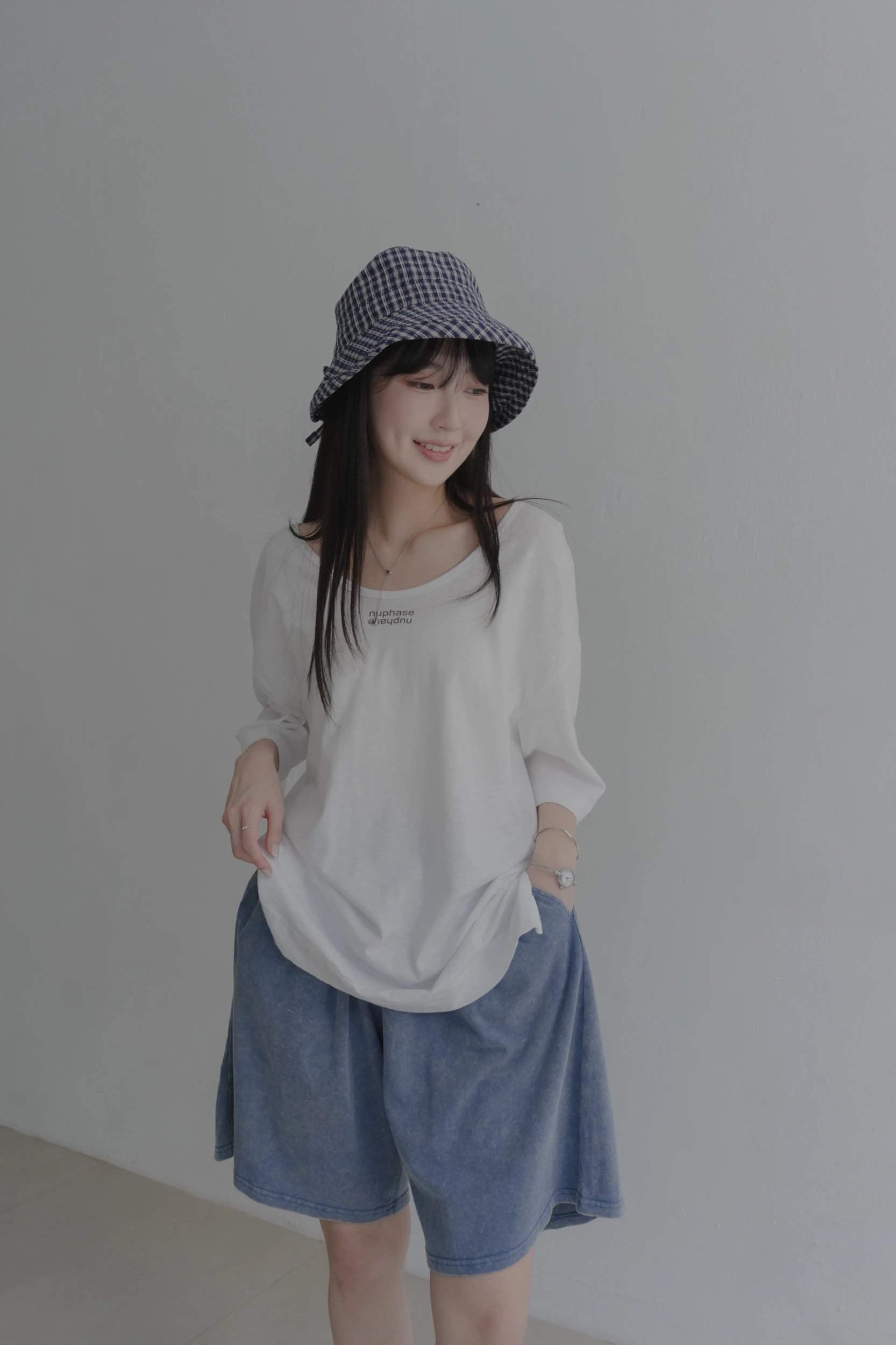 6AP07-ベーシック！極簡慵懶感' 純粹字母大圓領棉T / 2 colors.