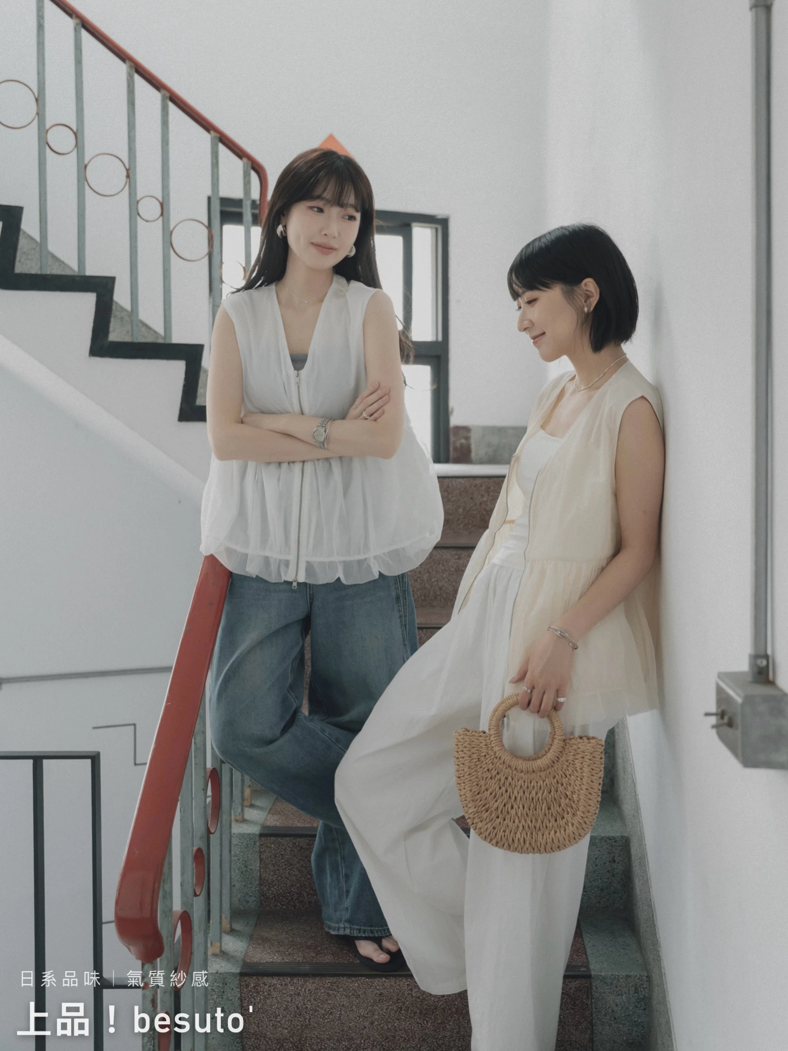 6MA07-上品！besuto' 日系品味氣質V領拉鍊紗感背心上衣 / 3 colors.
