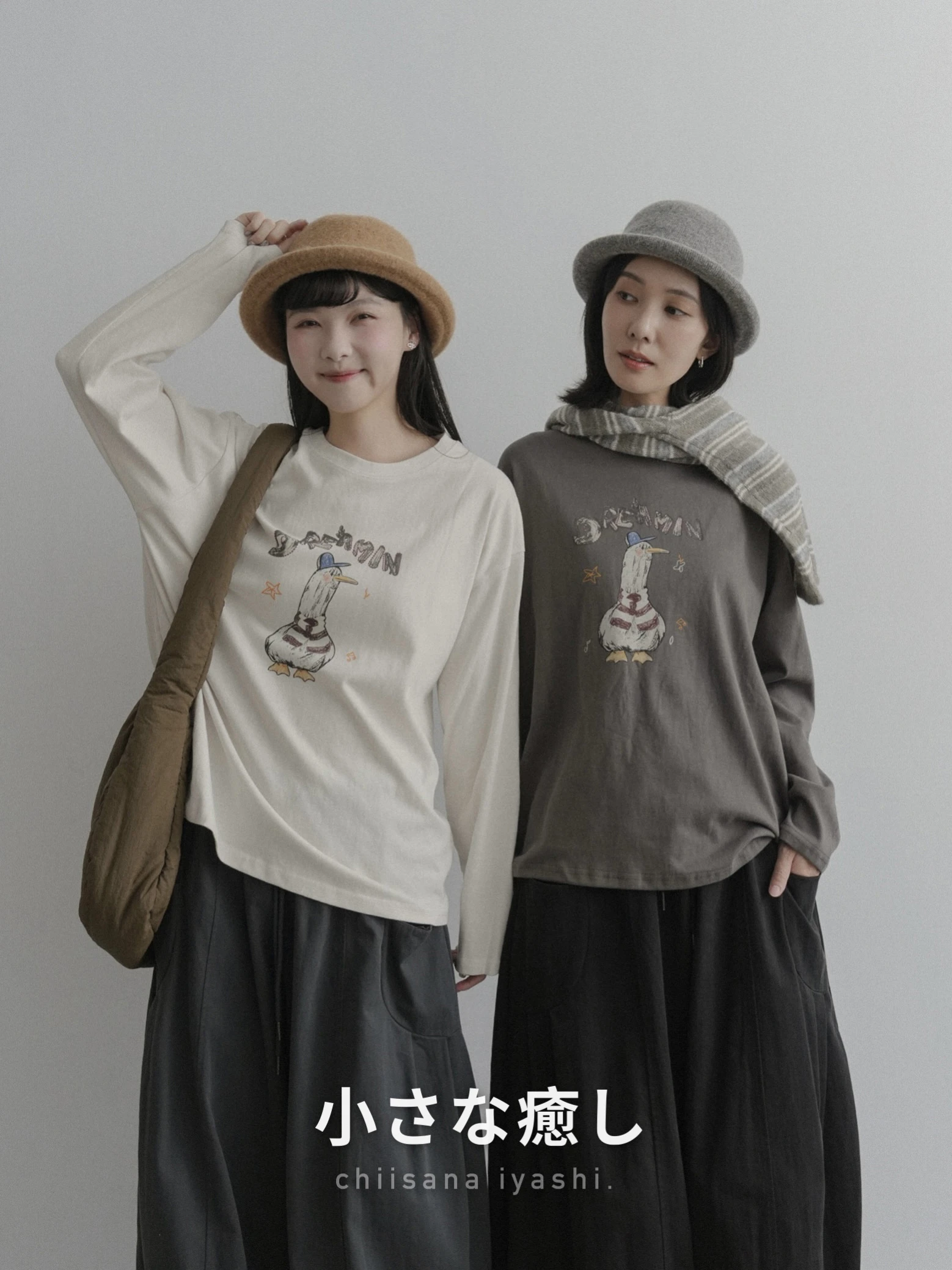 6OC06-小さな癒し｜Chiisana iyashi. 療癒系手繪小鴨印花柔棉長袖TEE / 2 colors.