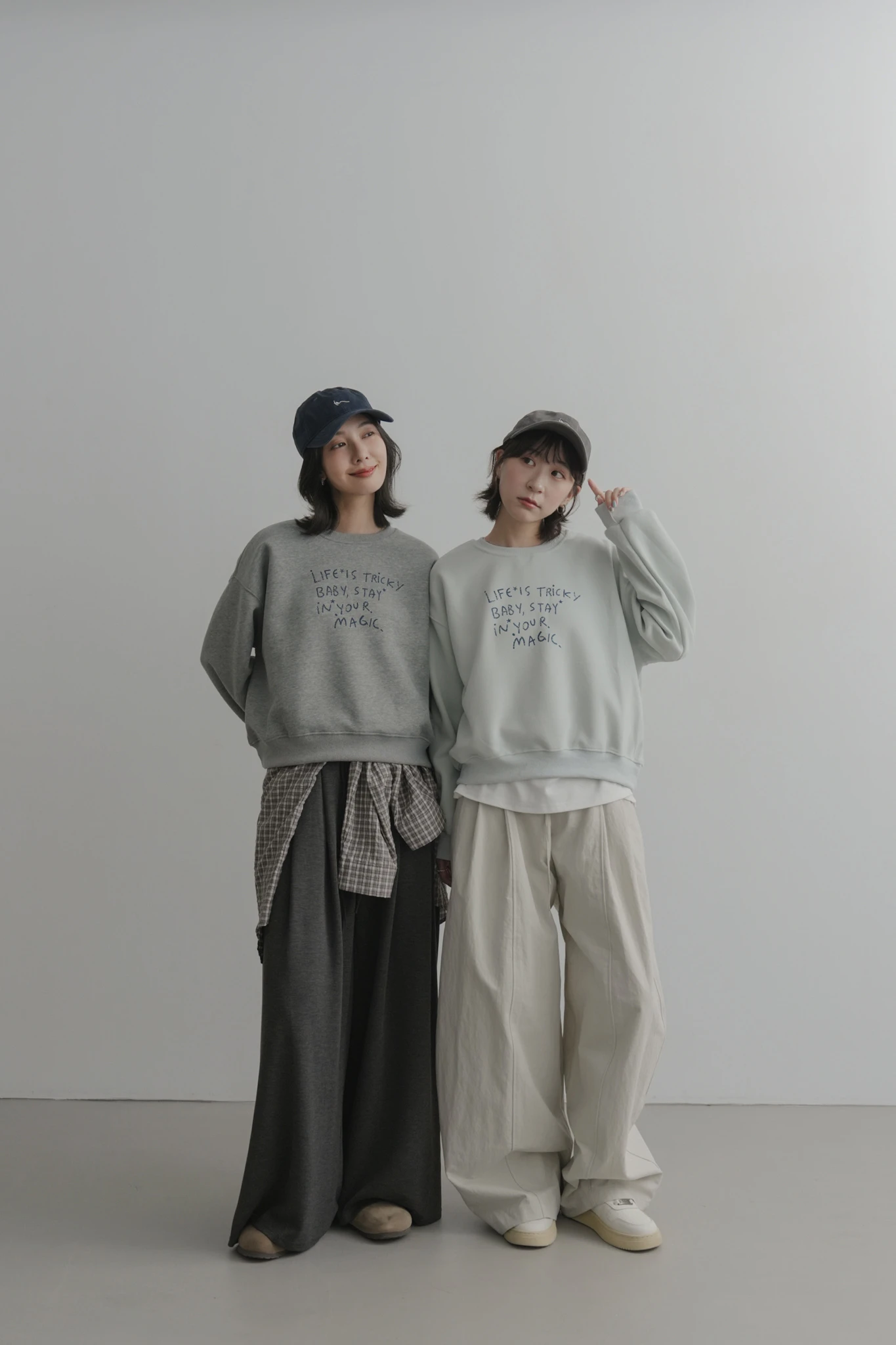 6OC09-小さな彩り｜Chiisana irodori. 療癒柔霧感手寫字母磅數大學T / 4 colors.