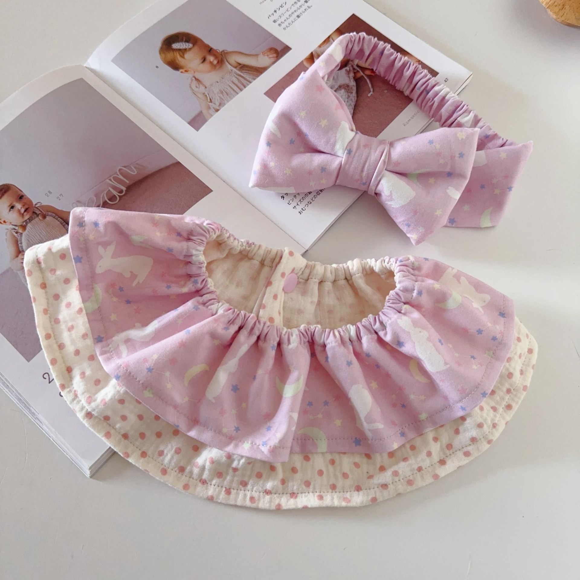 (5天快出)粉紅許願星月兔 Moonlight Bunny – Baby Bib & Headband Set｜荷葉圍兜＋蝴蝶結髮帶組