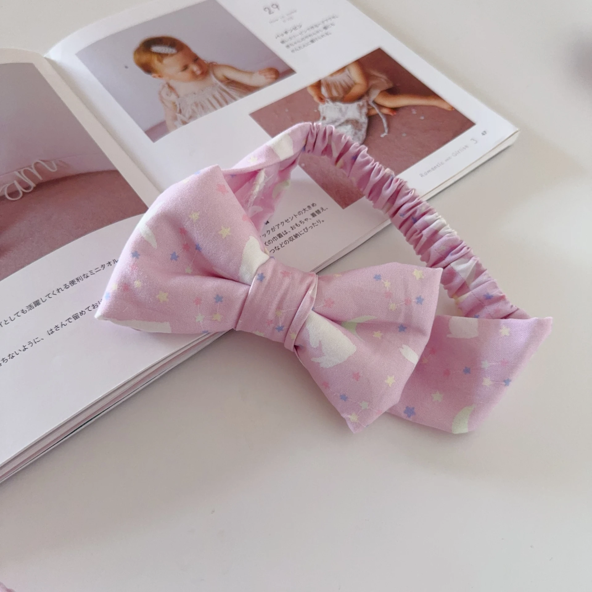(5天快出)粉紅許願星月兔 Moonlight Bunny – Baby Bib & Headband Set｜荷葉圍兜＋蝴蝶結髮帶組