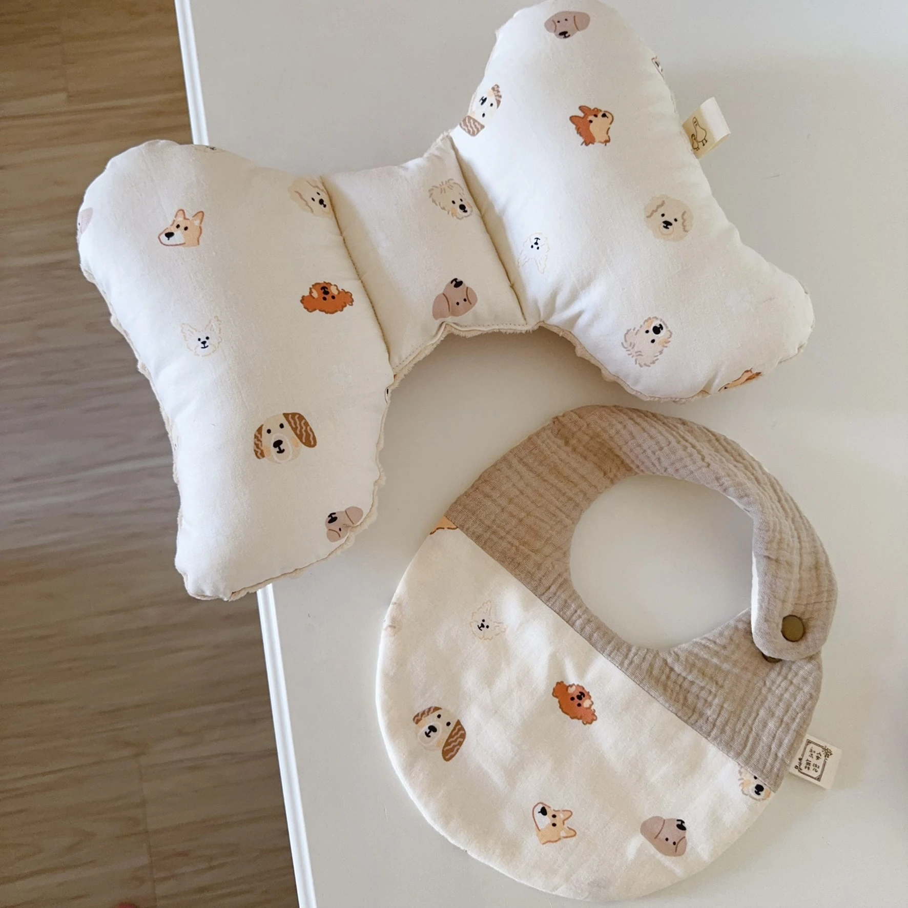 汪星探險 Puppy Quest 蝴蝶枕 圍兜 樂豆兔