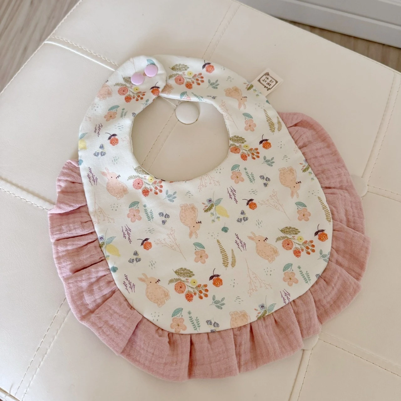 (5天快出)粉兔森林 Blush Bunny Forest 手工雙面荷葉圍兜