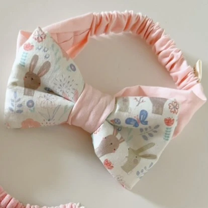 (5天快出)粉灰兔的花草生活 Blush & Grey Bunny Garden 荷葉圍兜+寶寶髮帶 Baby shower gifts