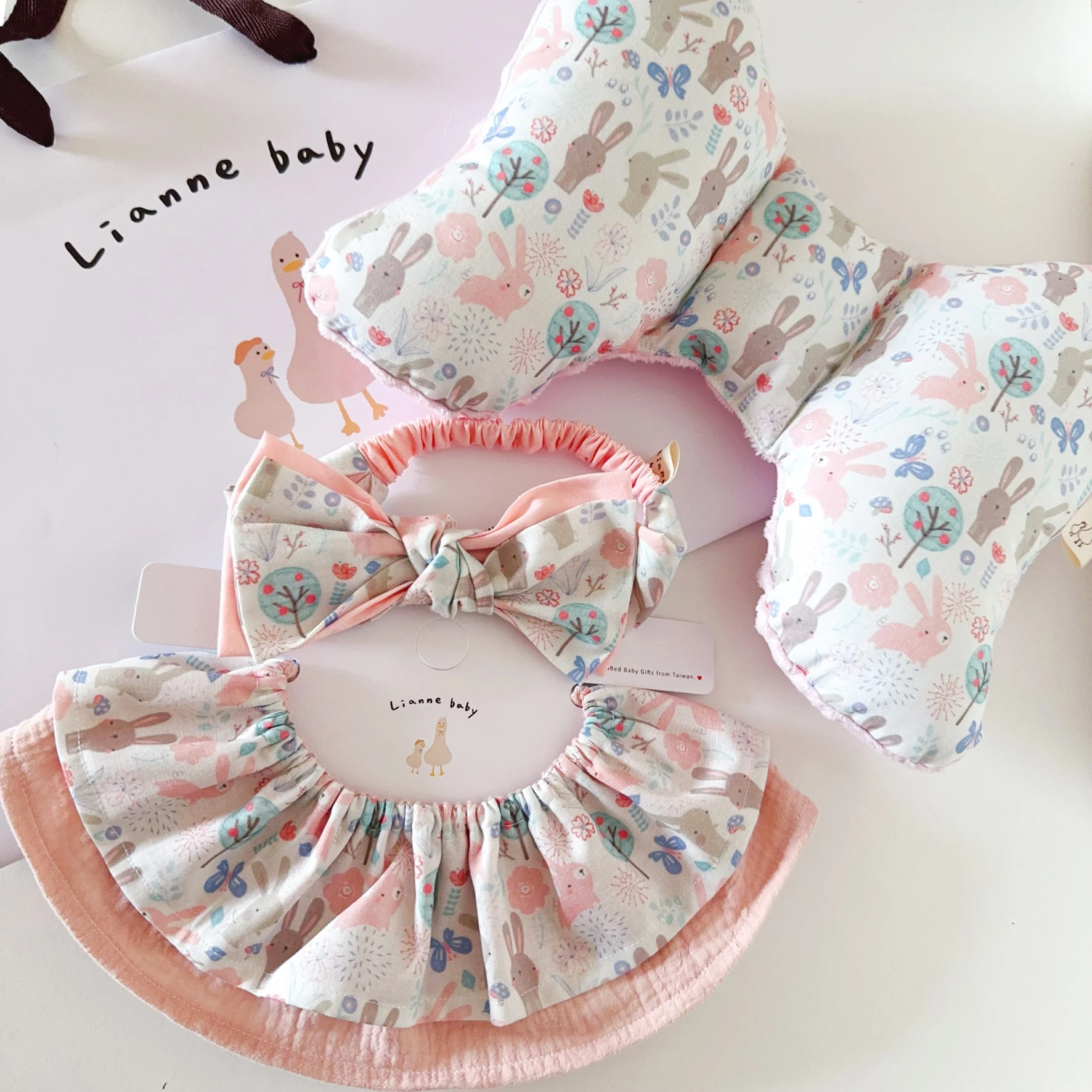 粉灰兔花草生活 Blush & Grey Bunny Garden手工豪華嬰幼兒三件組禮盒