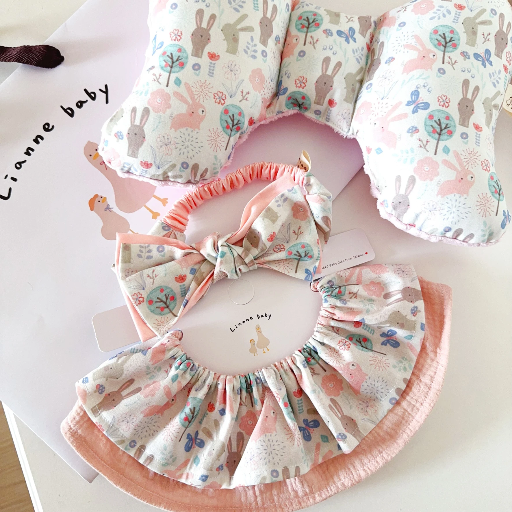 粉灰兔花草生活 Blush & Grey Bunny Garden手工豪華嬰幼兒三件組禮盒