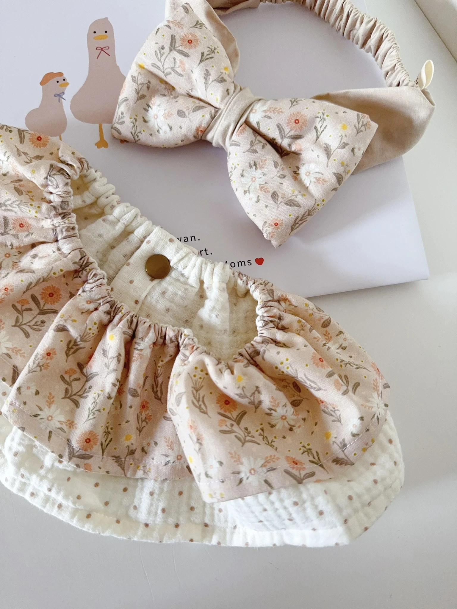 (5天快出)英國貴族碎花  British Aristocratic Bloom 荷葉圍兜+寶寶髮帶 Baby shower gifts