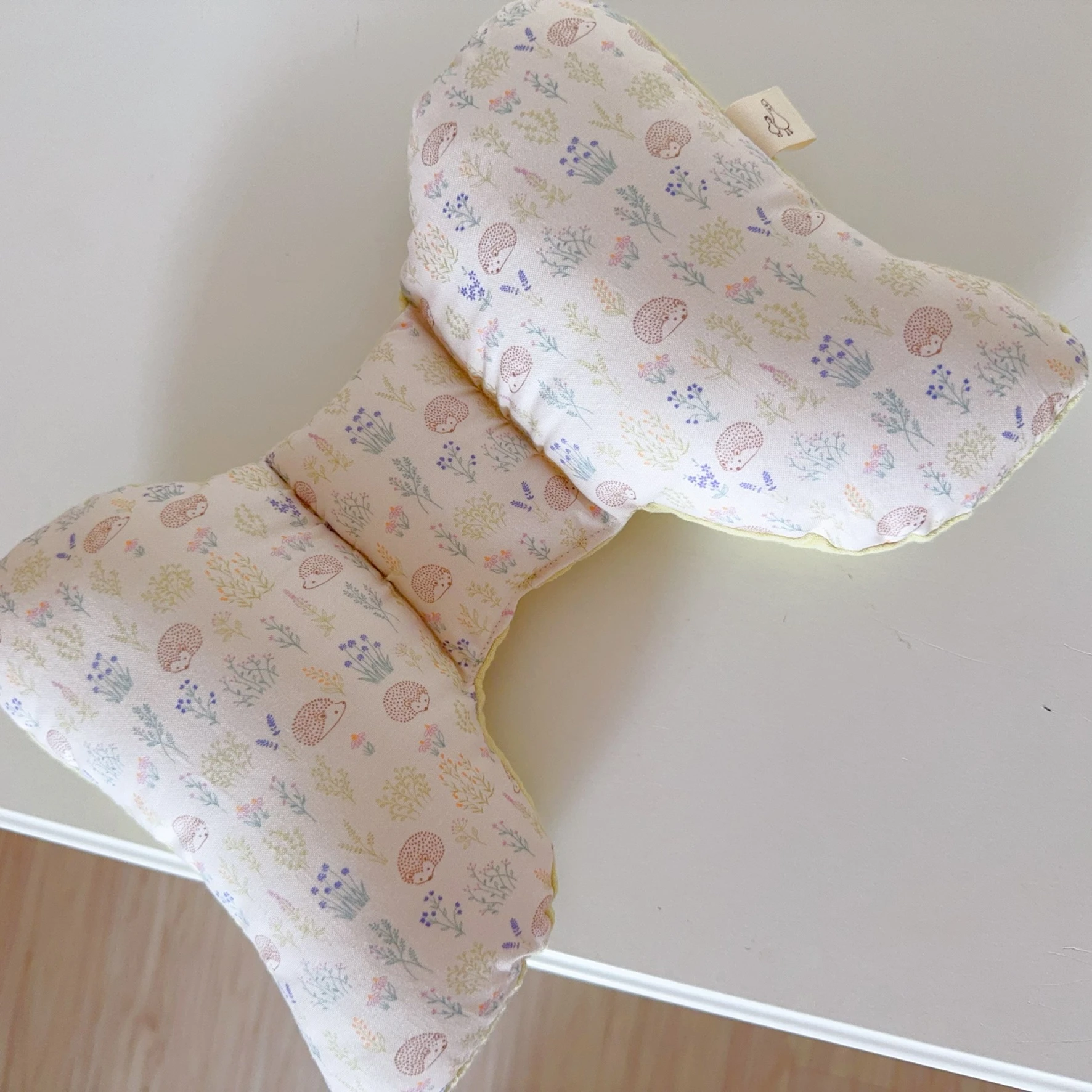 草地刺蝟 Meadow Hedgehogs  手工寶寶蝴蝶枕 護頸枕