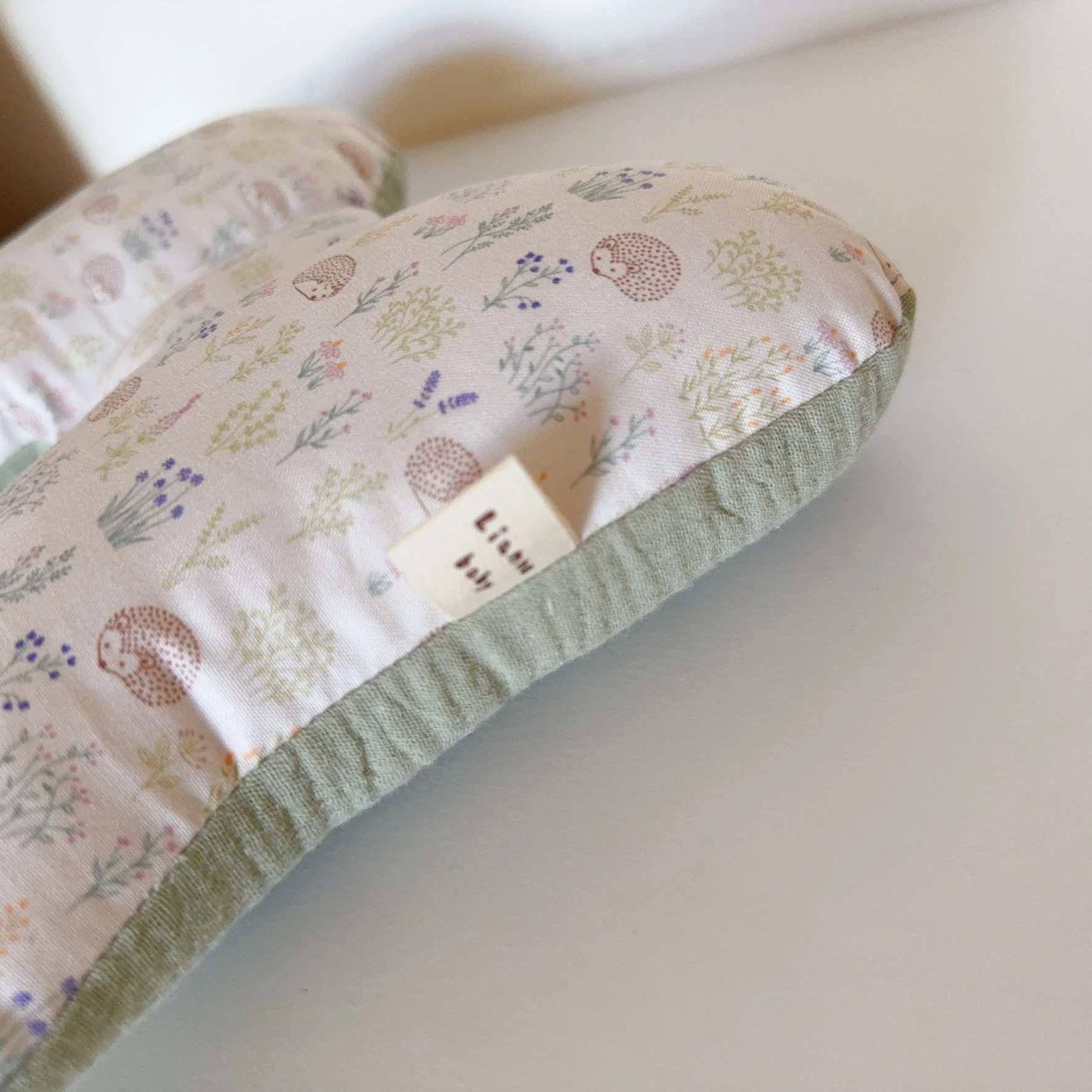 草地刺蝟 Meadow Hedgehogs  手工寶寶蝴蝶枕 護頸枕