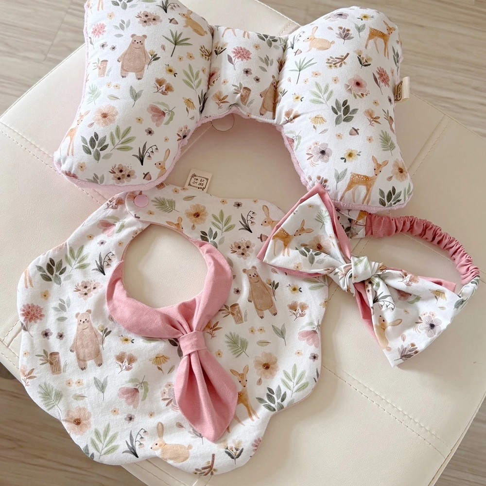 粉鹿熊森林  Pink Deer & Bear Forest 韓國有機棉 蝴蝶枕 圍兜 髮帶 嬰兒禮盒