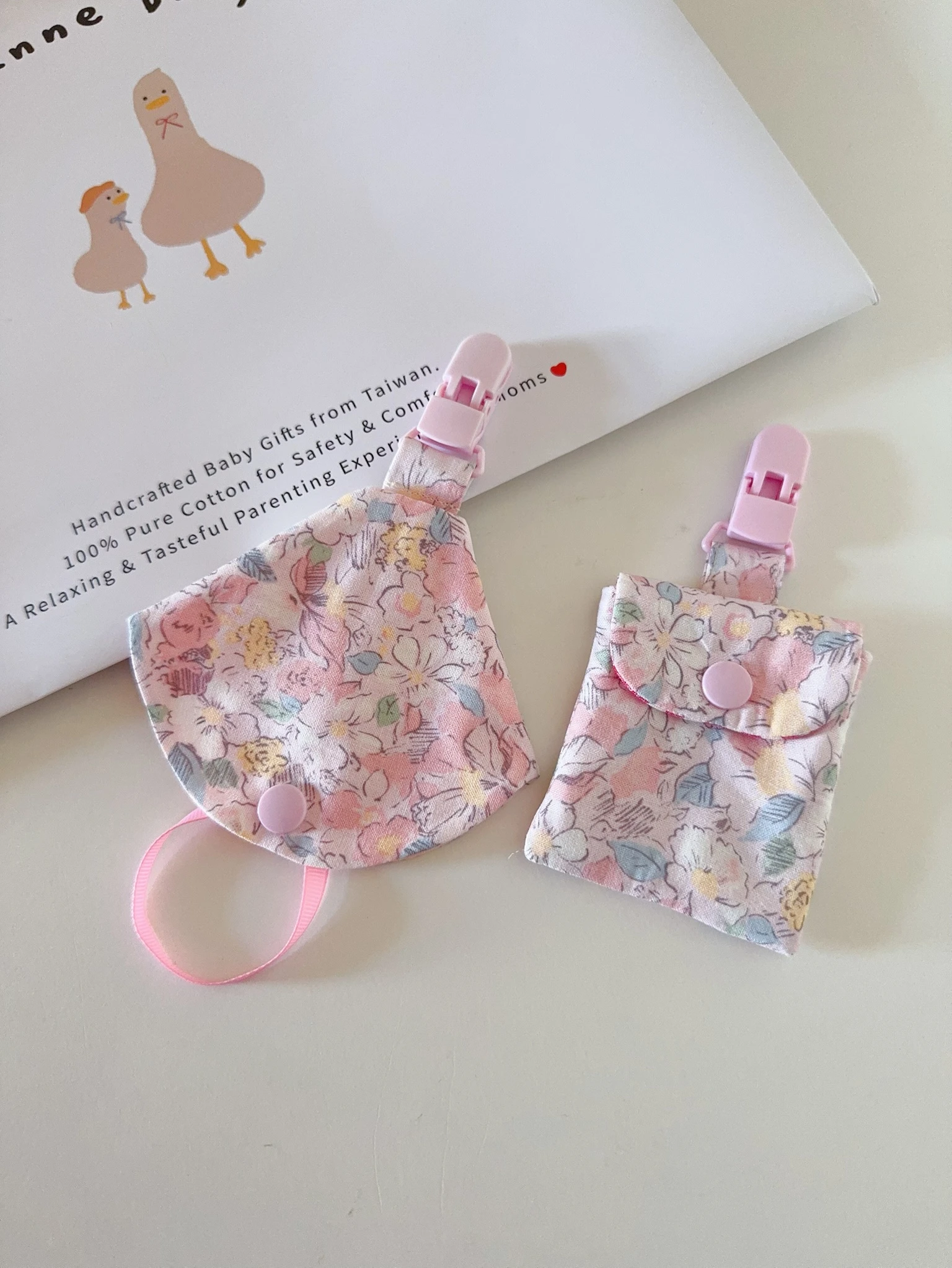 文藝粉碎花 Pastel Bloom 奶嘴鍊套 平安符袋