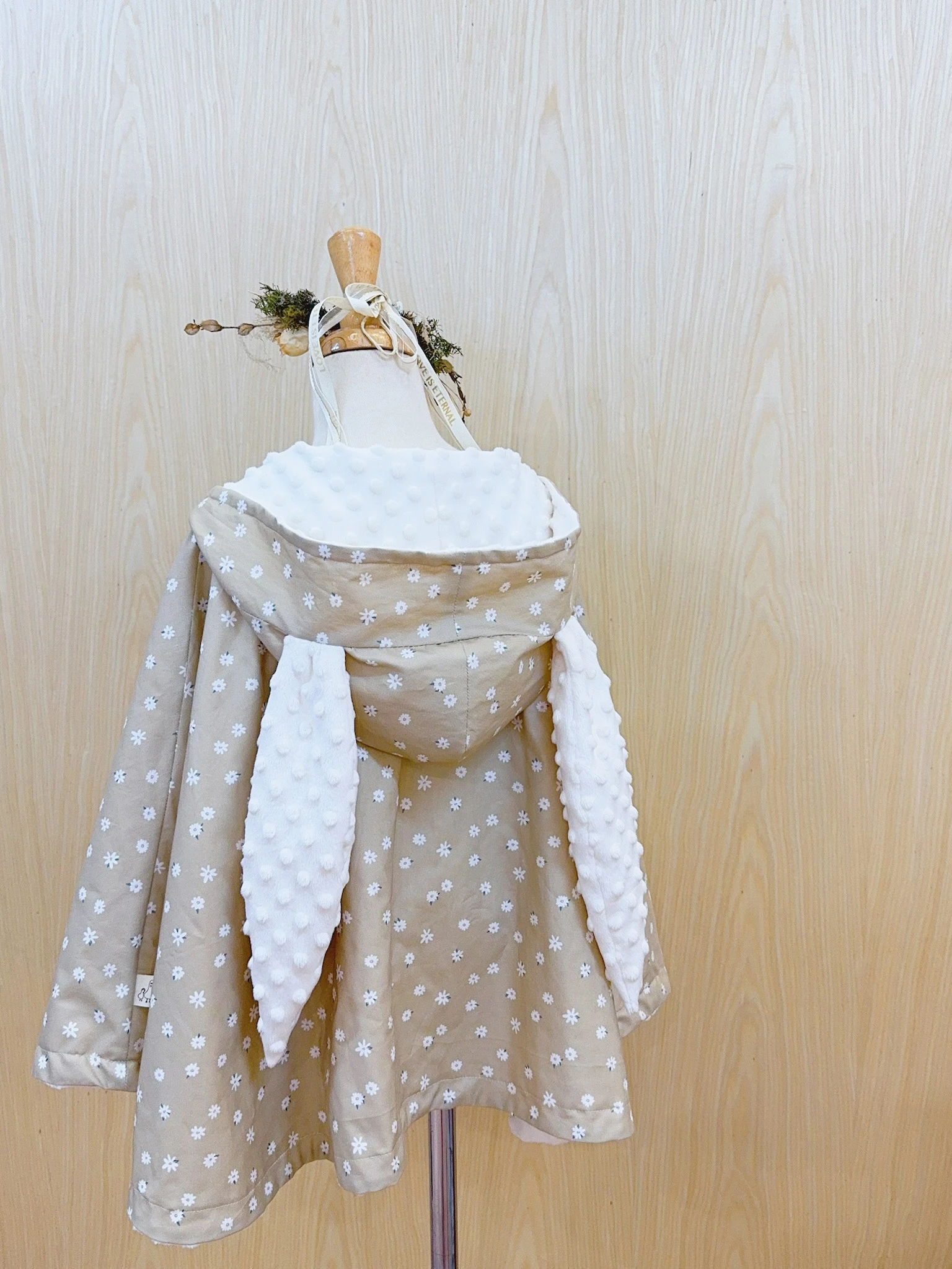 奶杏野雛菊 Daisy Fields in Cream Beige手工保暖雙面斗篷