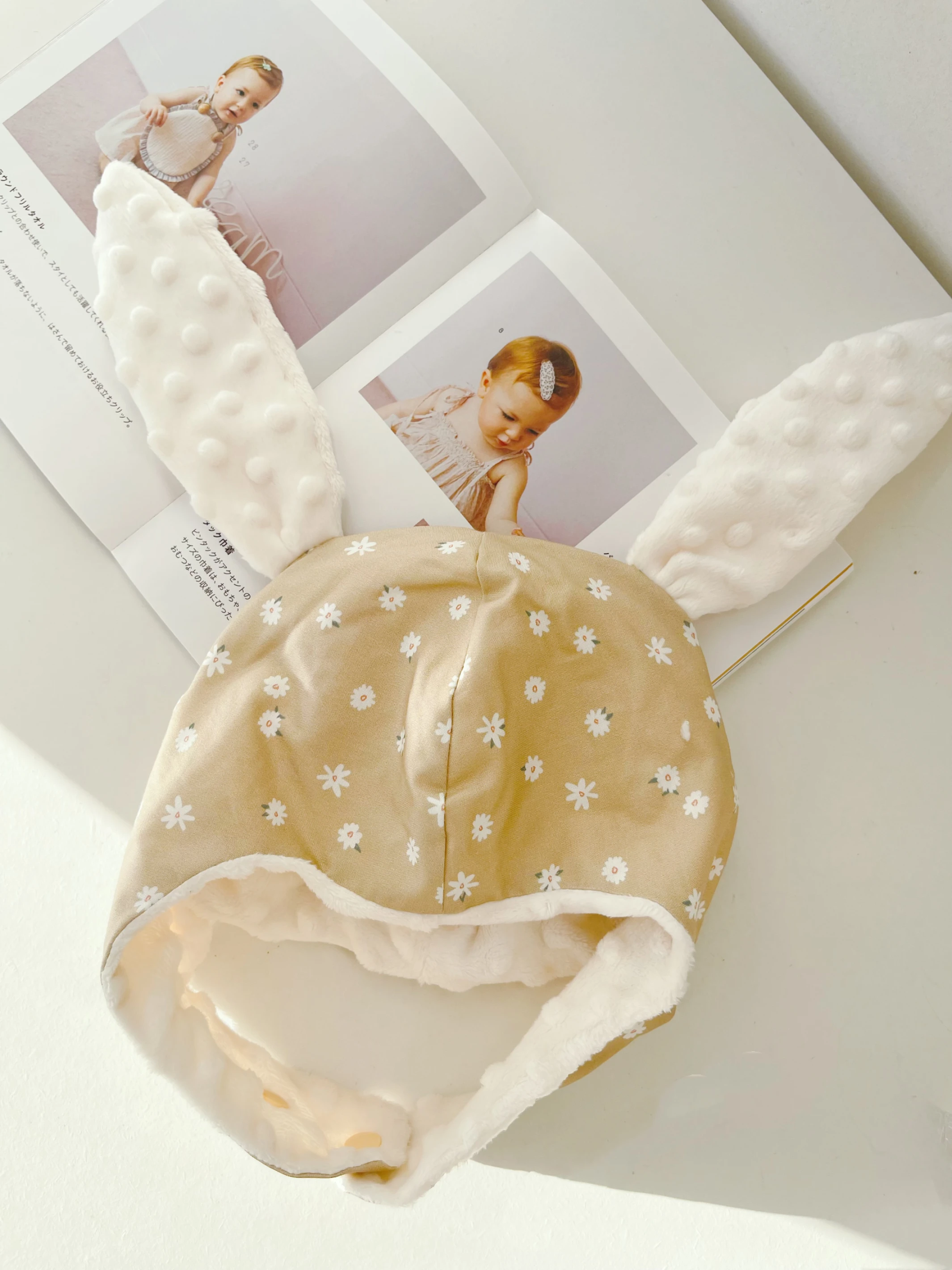 奶杏野雛菊 Daisy Fields in Cream Beige 手工嬰幼兒保暖飛行帽
