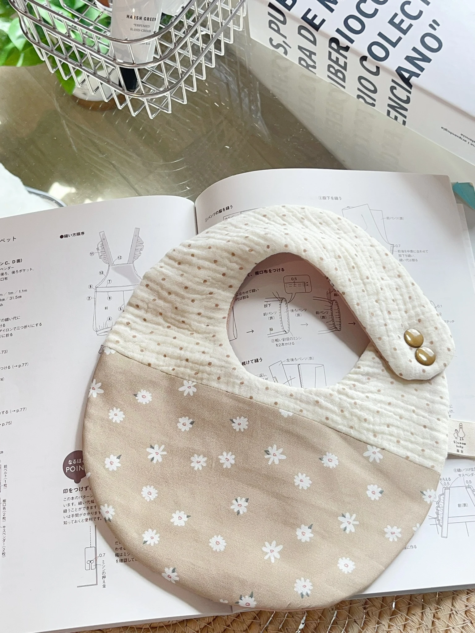 奶杏野雛菊 Daisy Fields in Cream Beige