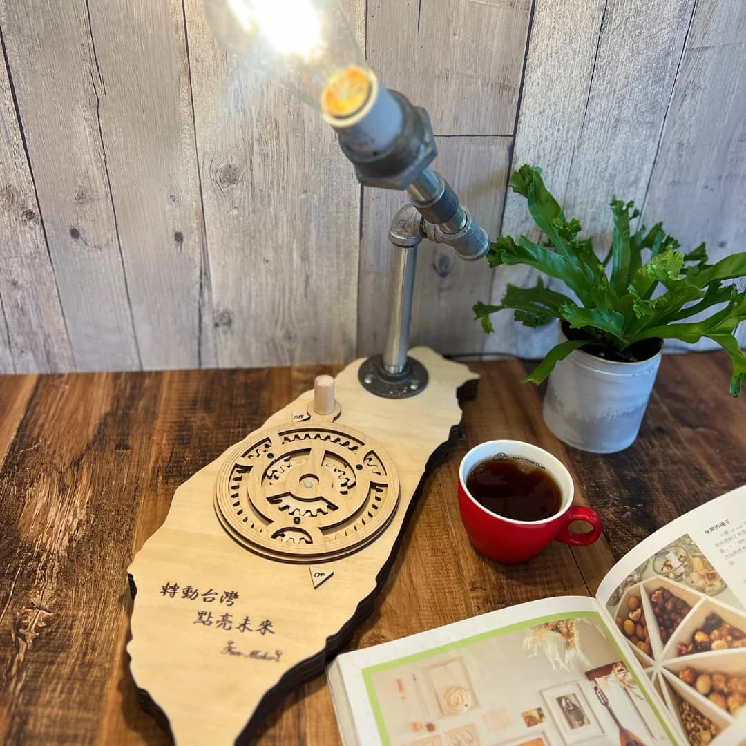 轉動台灣工業風水管燈
