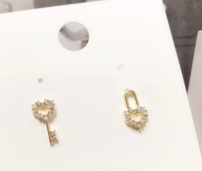 不對稱心鎖耳環
