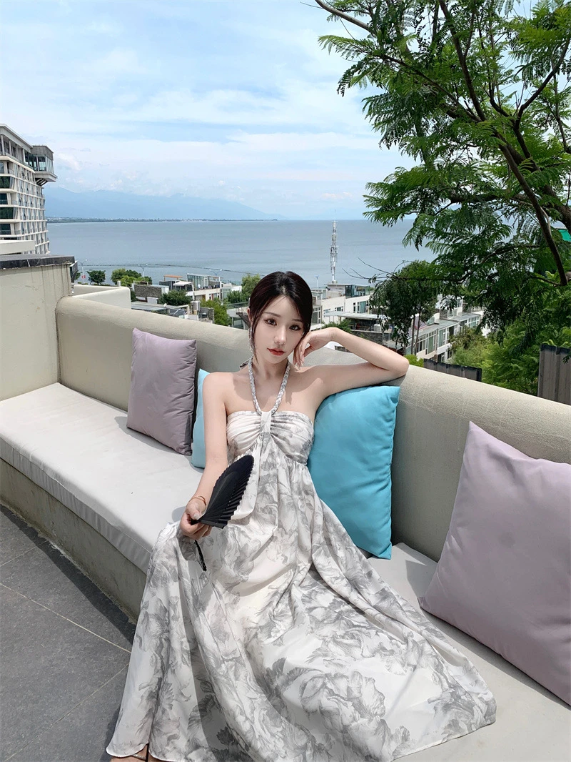 白底潑墨掛脖美背洋裝