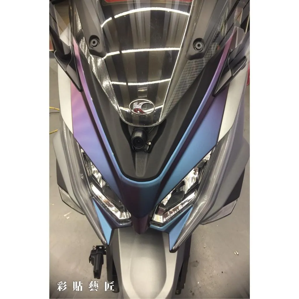 彩貼藝匠 AK550 一代 大燈周圍貼 卡夢 仿真鍛造碳纖維 車膜 貼紙 防刮 遮傷 機車貼紙