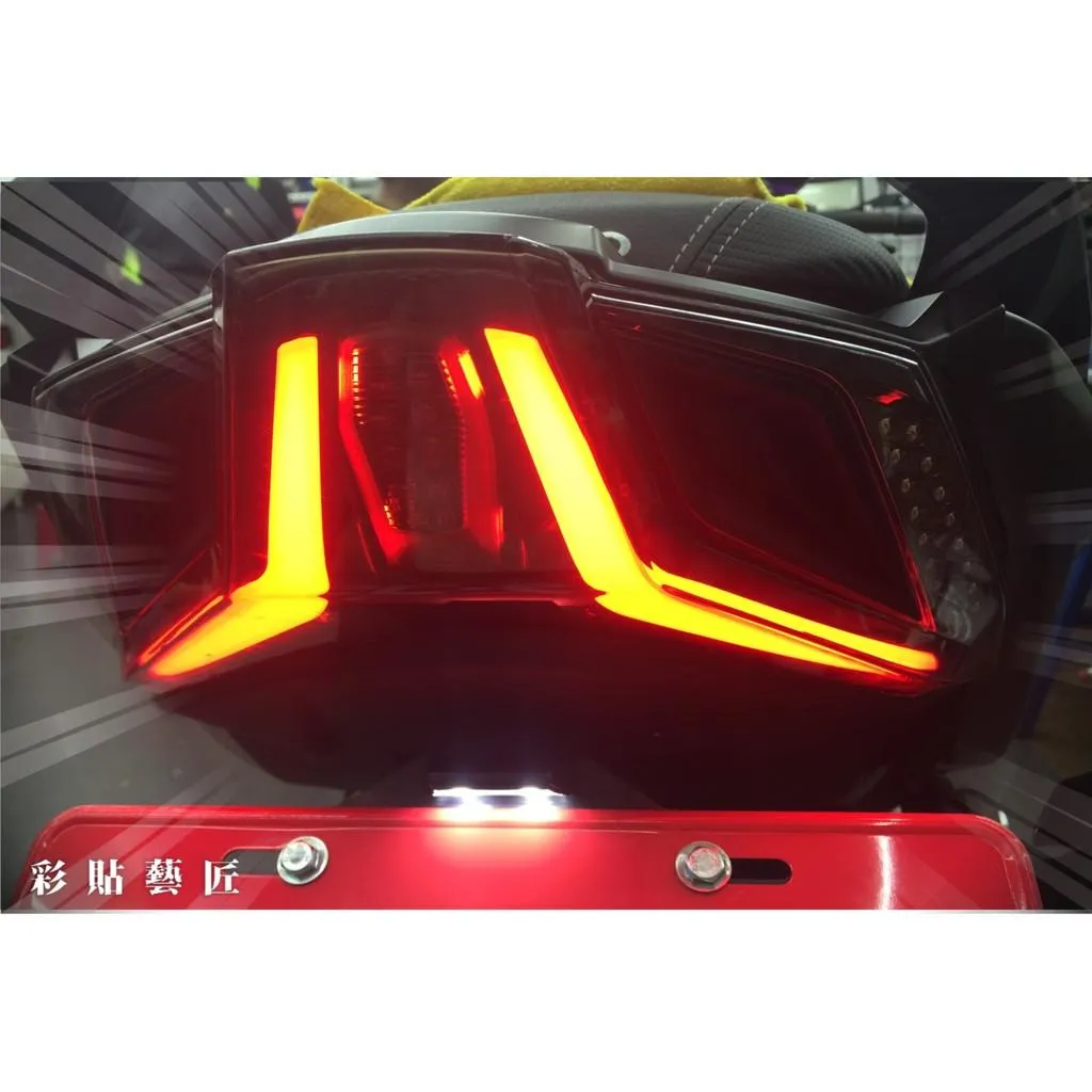 彩貼藝匠 AK550 一代 尾燈 保護膜 OMS歐馬斯｜3M品牌 TPU犀牛皮自體修復膜 防刮 抗UV