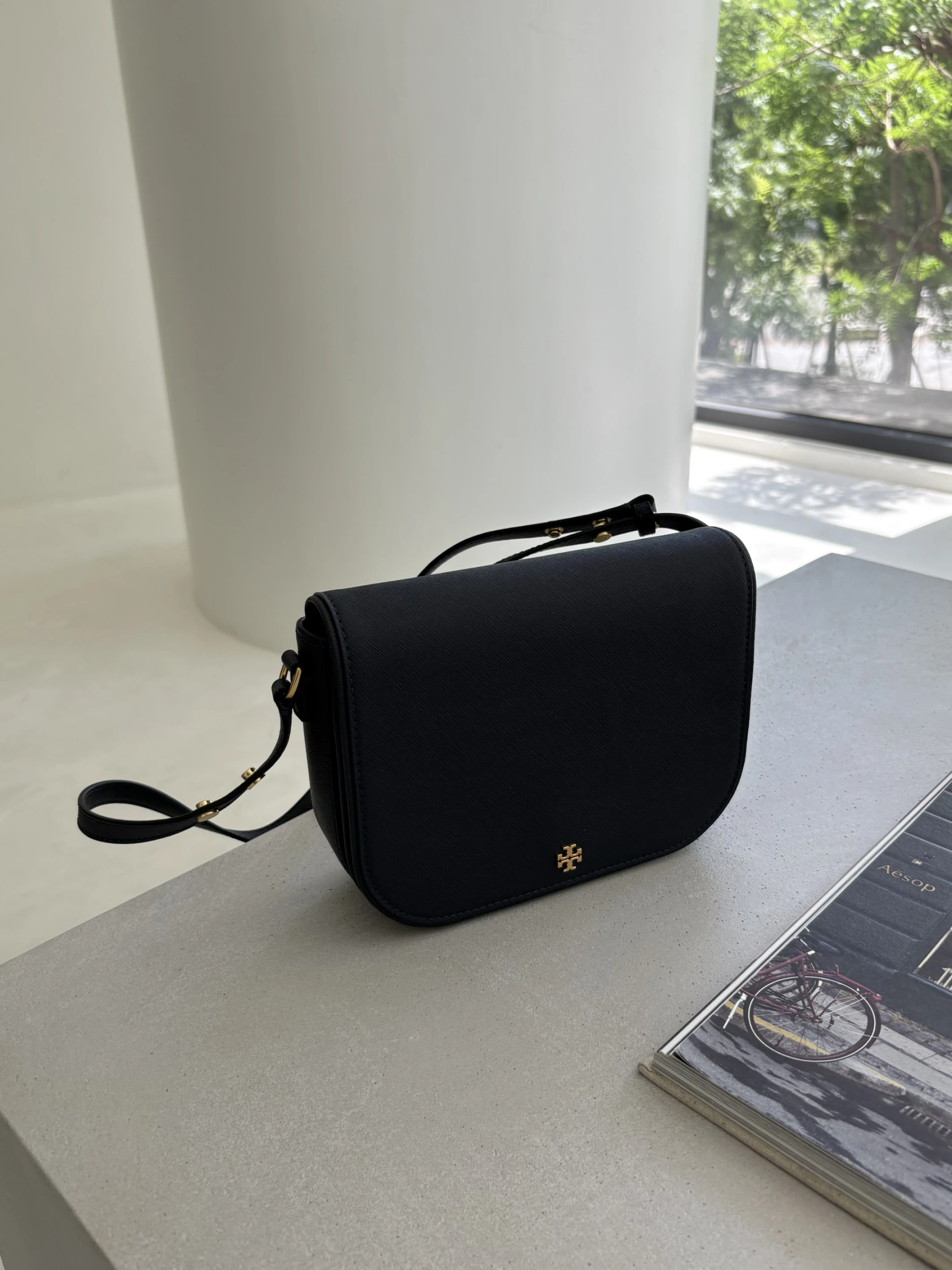 Tory burch Emerson馬鞍包(深藍）