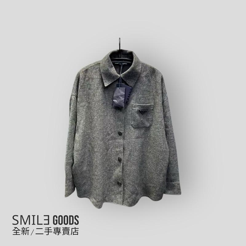[SMILE] Prada 胸前口袋金屬三角標 灰色羊毛襯衫外套