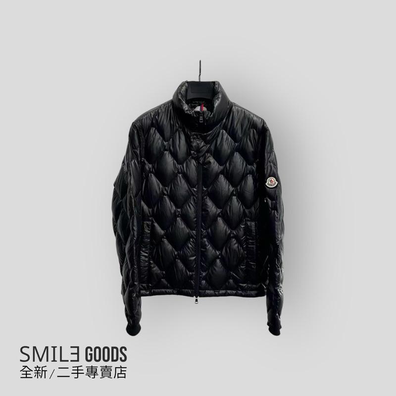 [SMILE] Moncler 純色亮面菱格紋羽絨服黑色