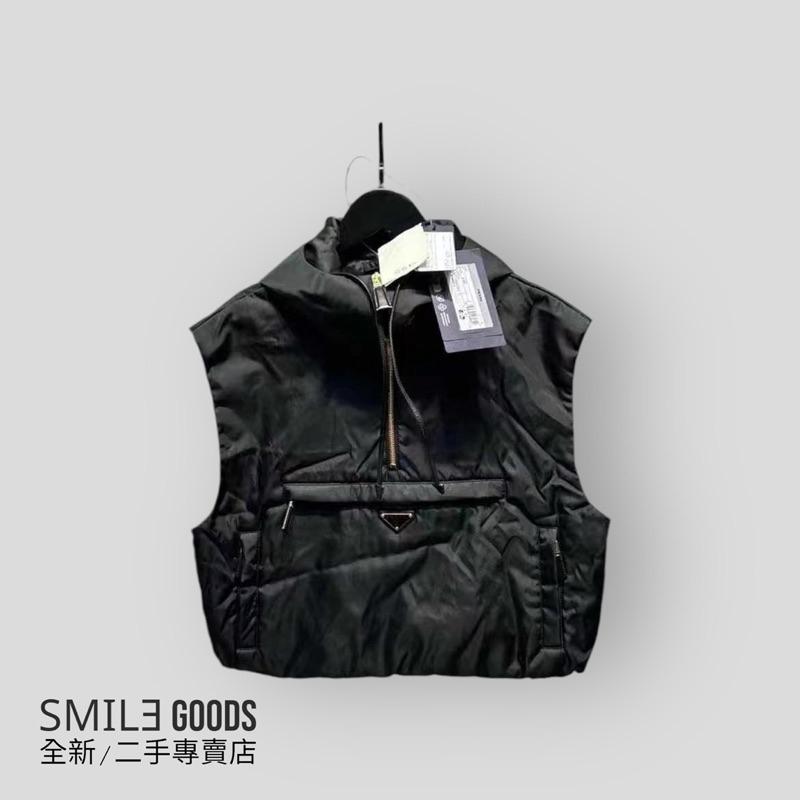 [SMILE] Prada 胸前大口袋金屬三角標 無袖薄款羽絨馬甲