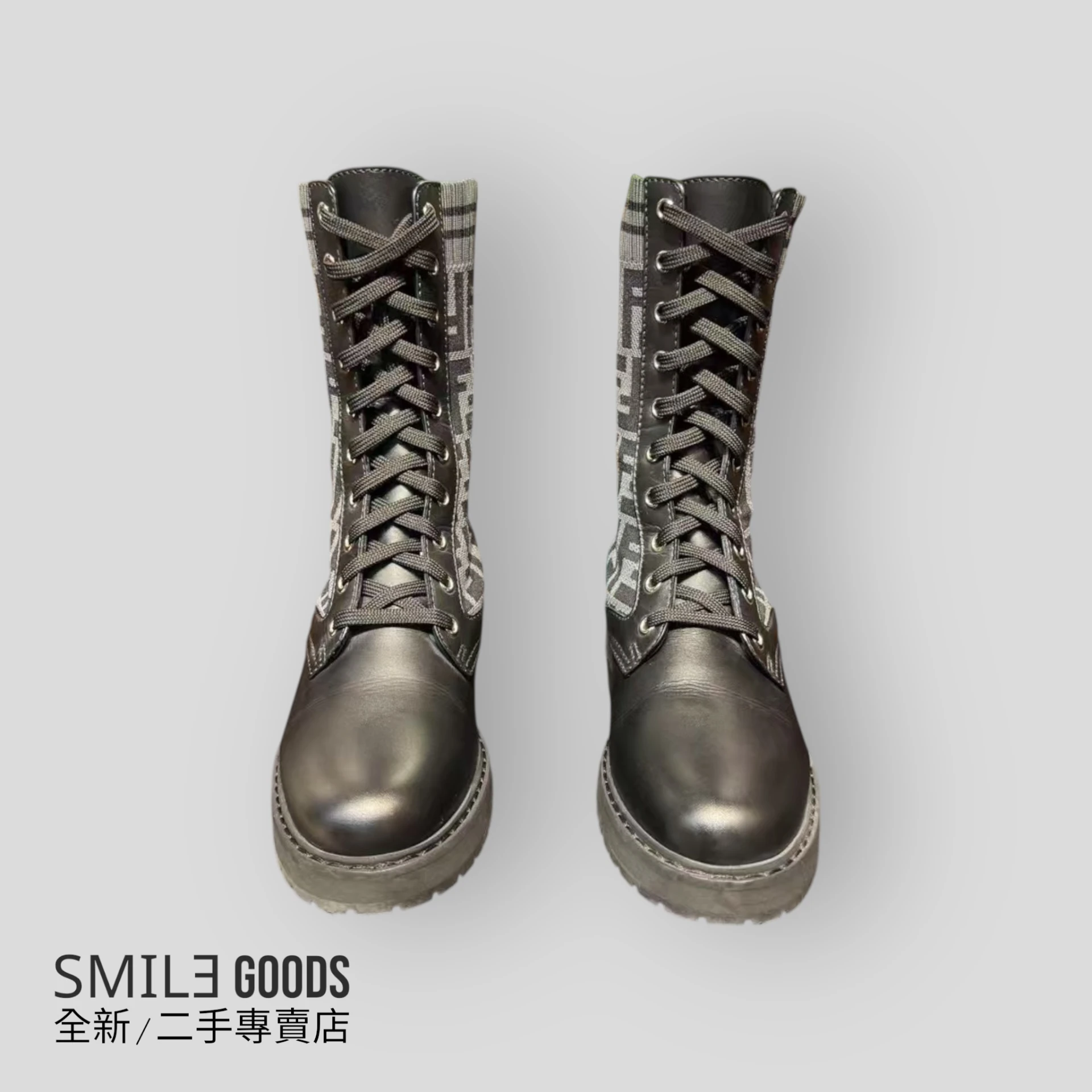[SMILE] Fendi經典款老花滿logo馬丁靴短靴