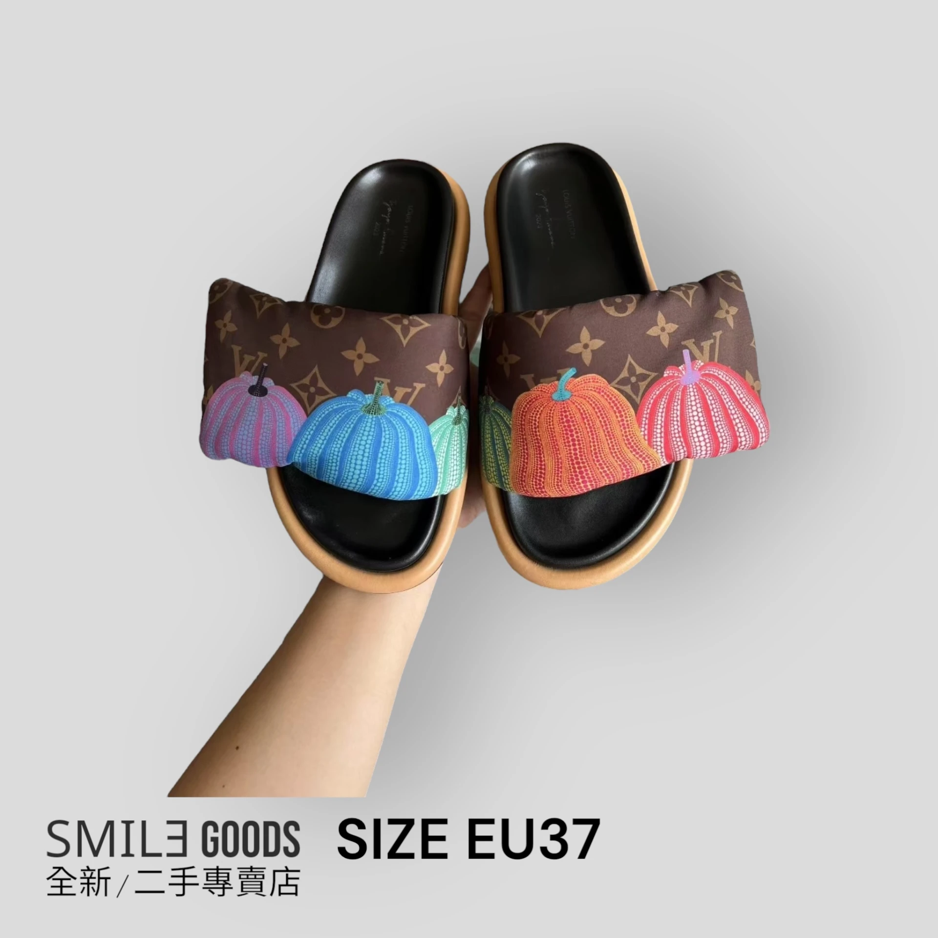 ［SMILE] LOUIS Vuitton草間彌生 滿logo拖鞋