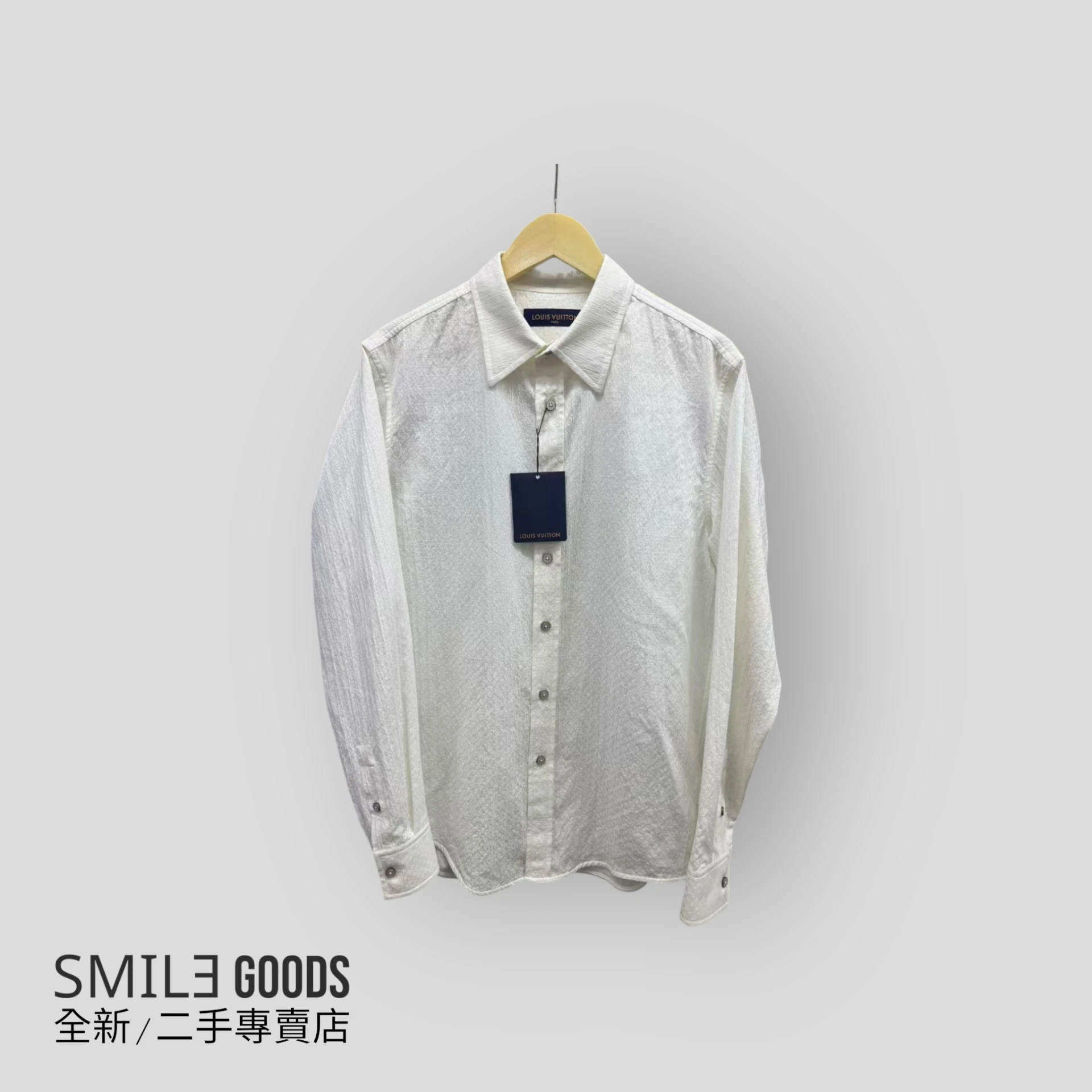 ［SMILE] Louis Vuitton lv2025ss爆款 浮雕暗紋滿logo白色襯衫