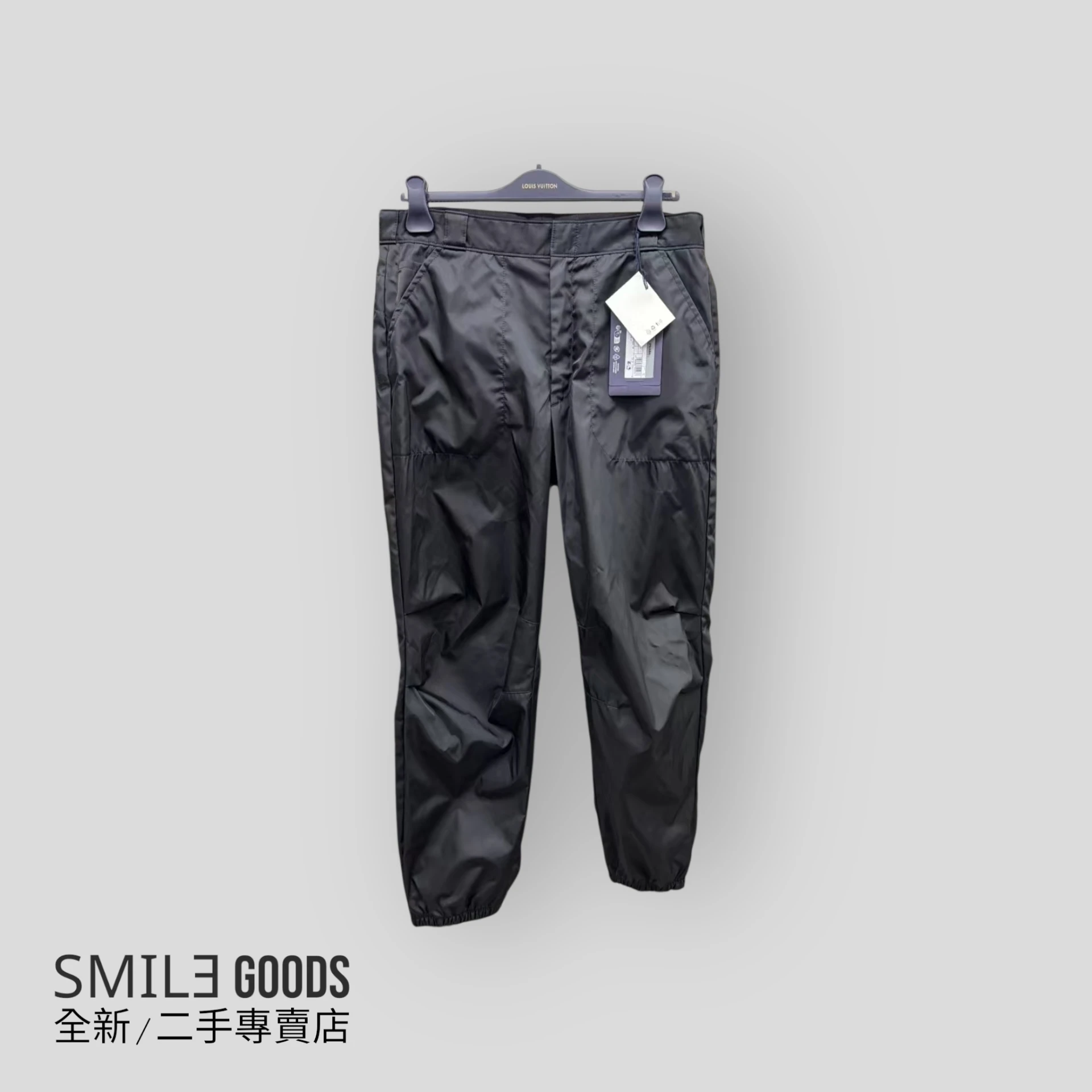 ［SMILE] PRADA Re-Nylon 三角標再生尼龍純色拉鍊長褲休閒褲 男款 黑色