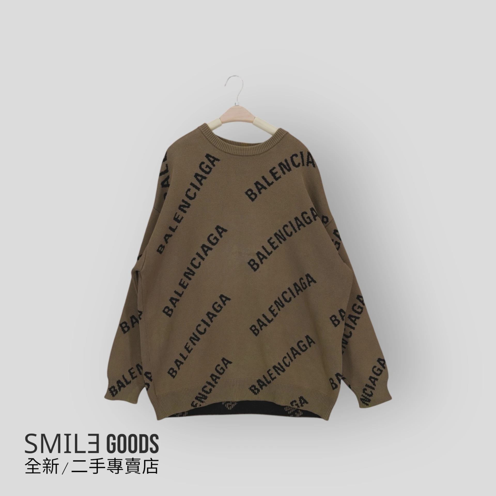 [SMILE]巴黎世家Balenciaga 卡其色滿logo毛衣