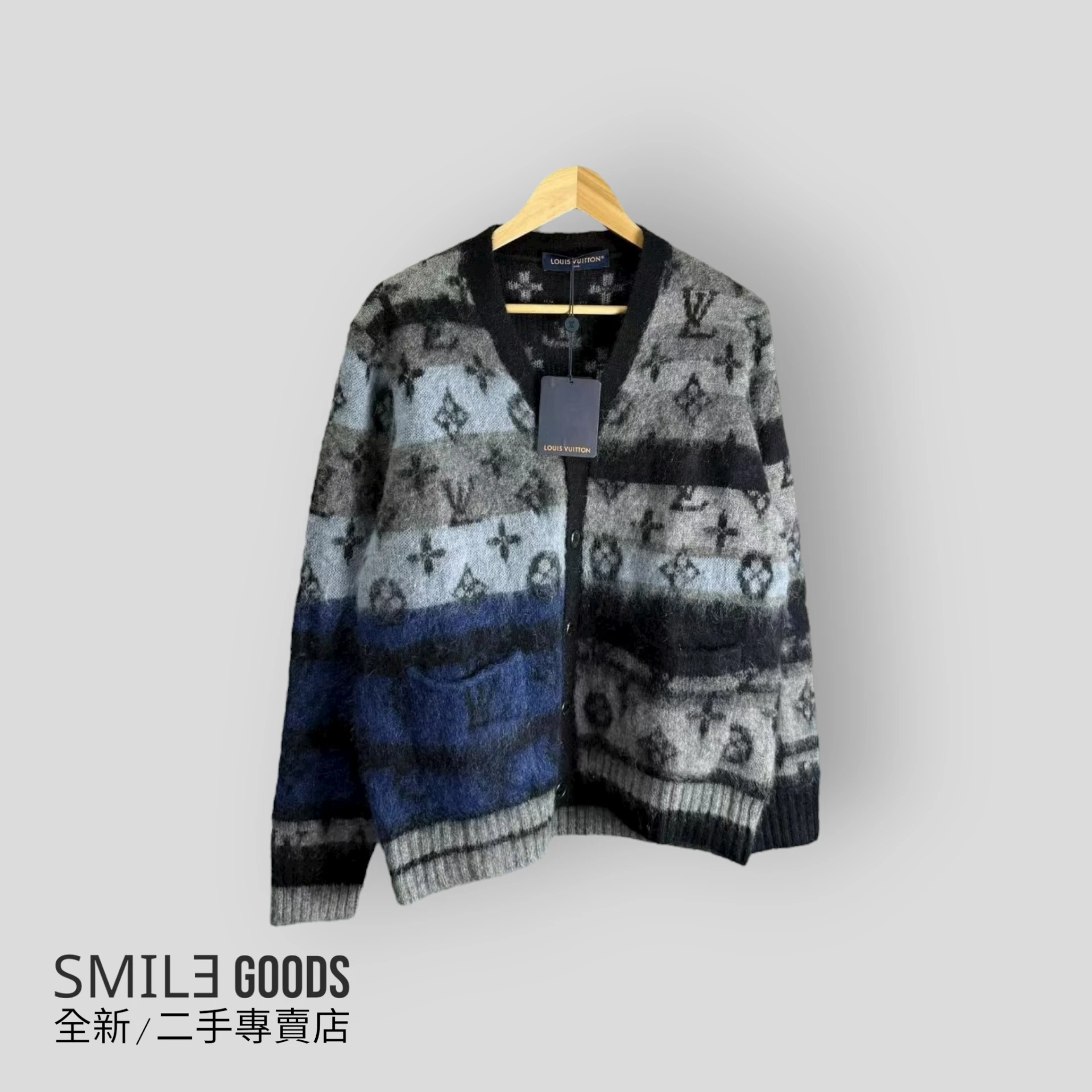 [SMILE] Louis Vuitton LV黑藍滿logo馬海毛開衫