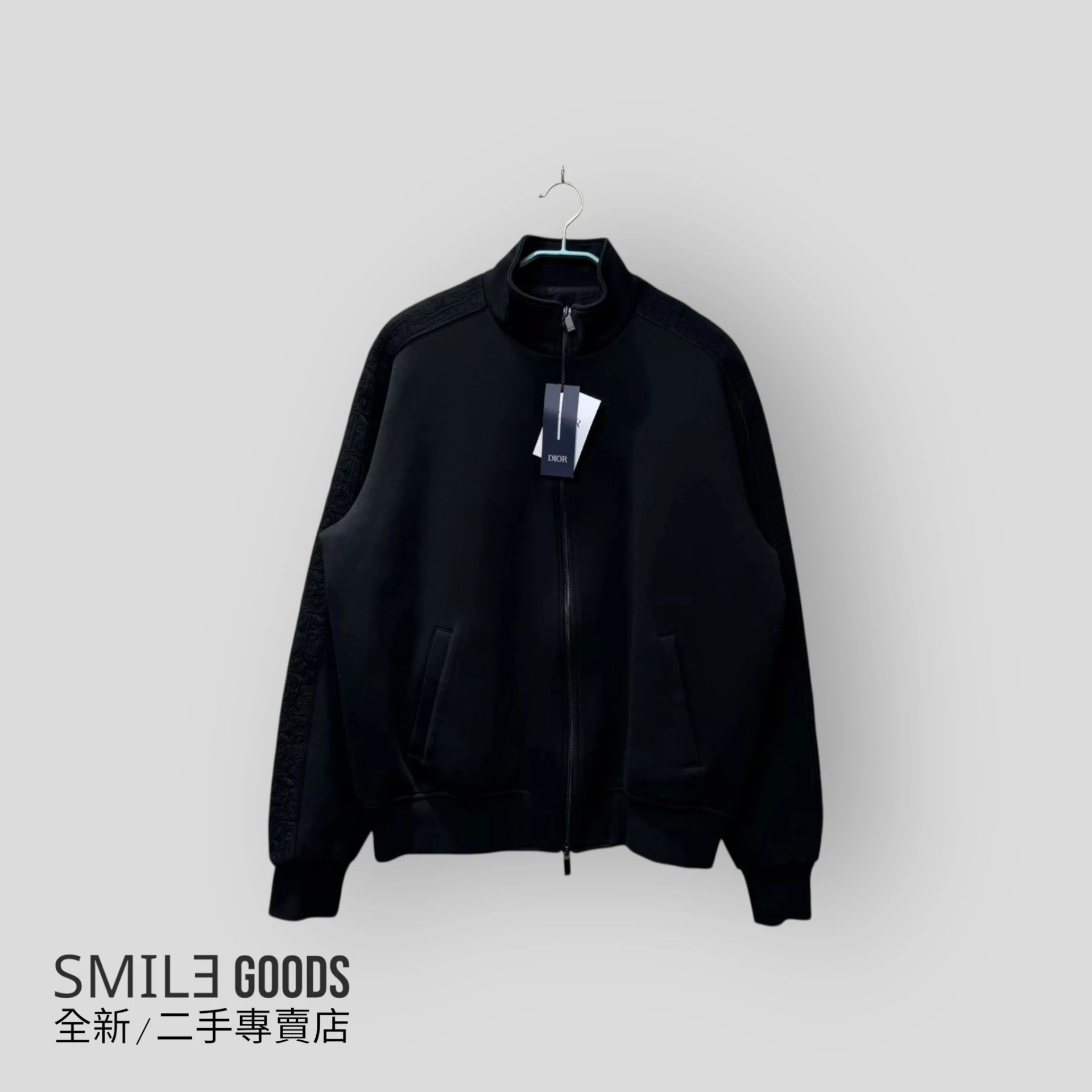 ［SMILE]DIOR 黑色手臂滿logo夾克