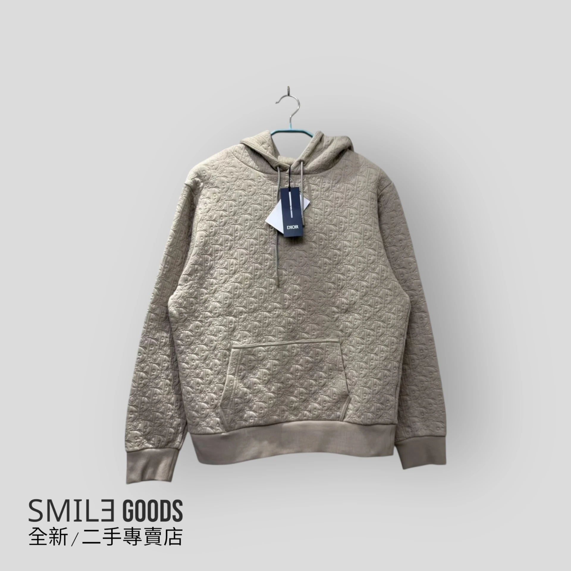 [SMILE]DIOR 奶茶色浮雕滿logo帽衫