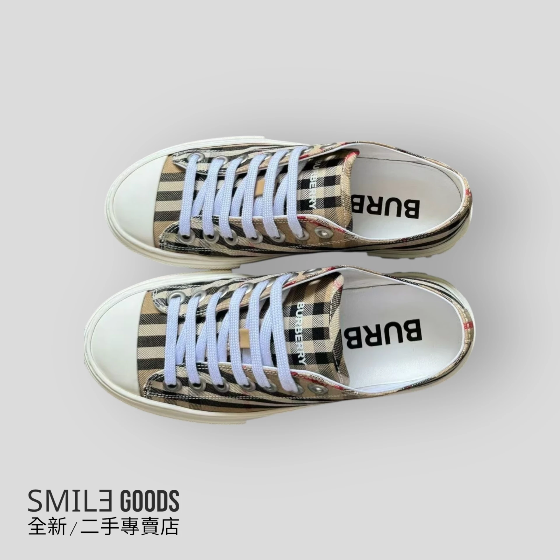 ［SMILE]Burberry 格紋板鞋