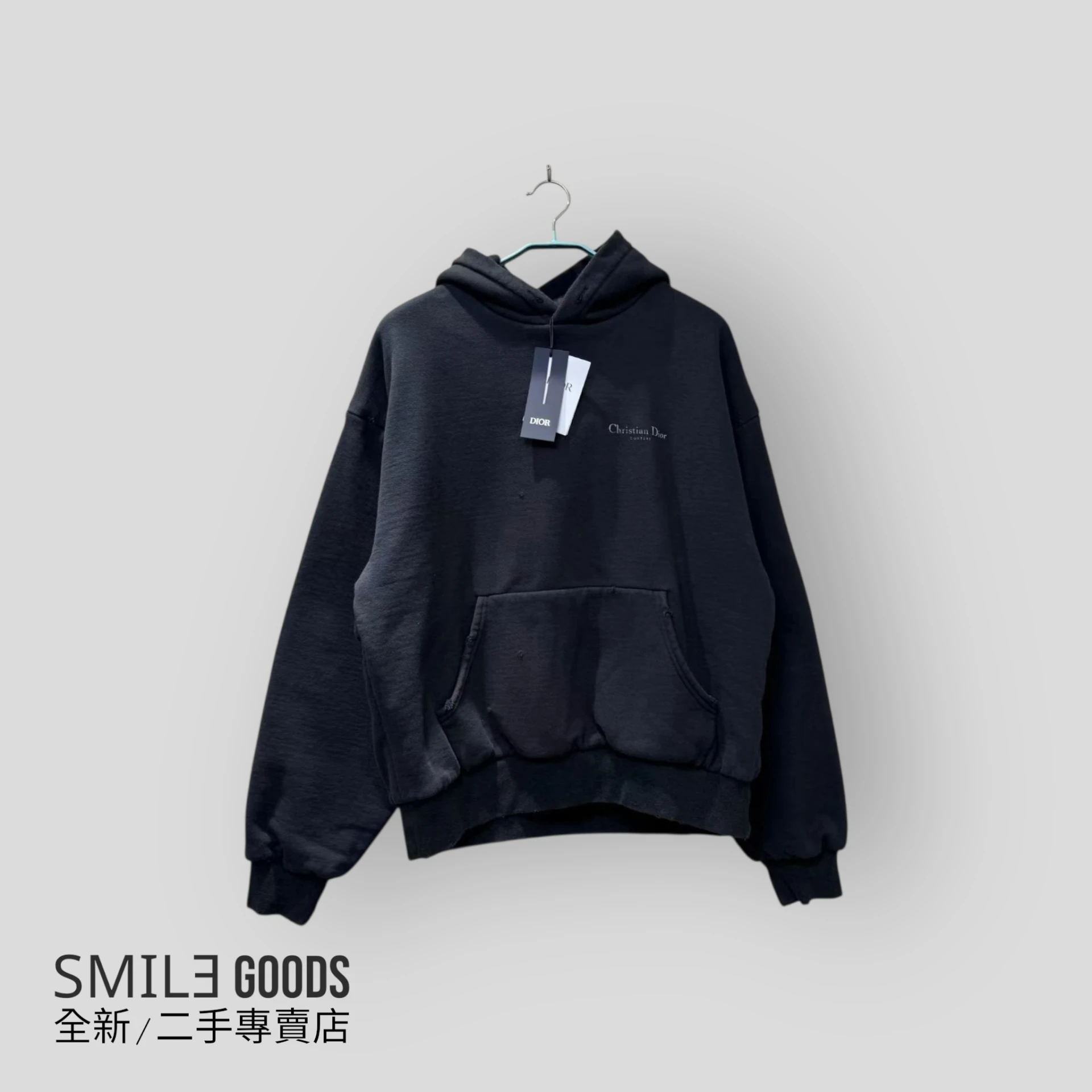 [SMILE]DIOR 黑色做舊大破壞標語帽衫