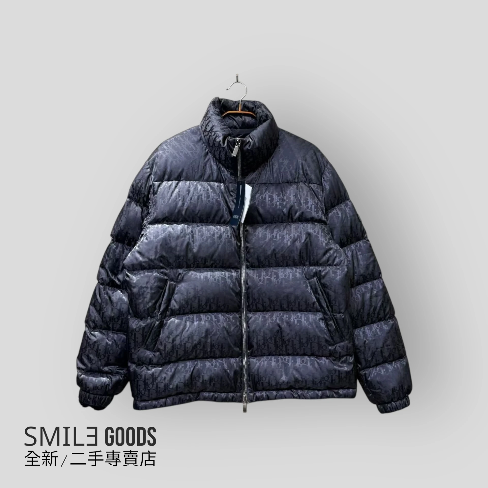 [SMILE]DIOR 煙燻色滿logo羽絨外套