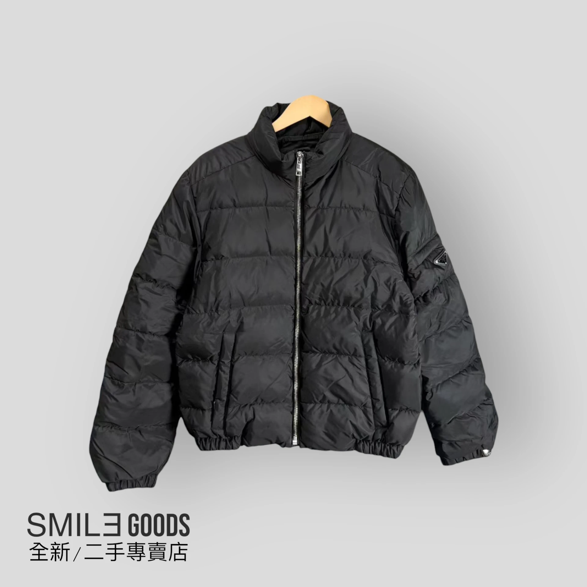 [SMILE] Prada黑色三角標拉鍊羽絨外套