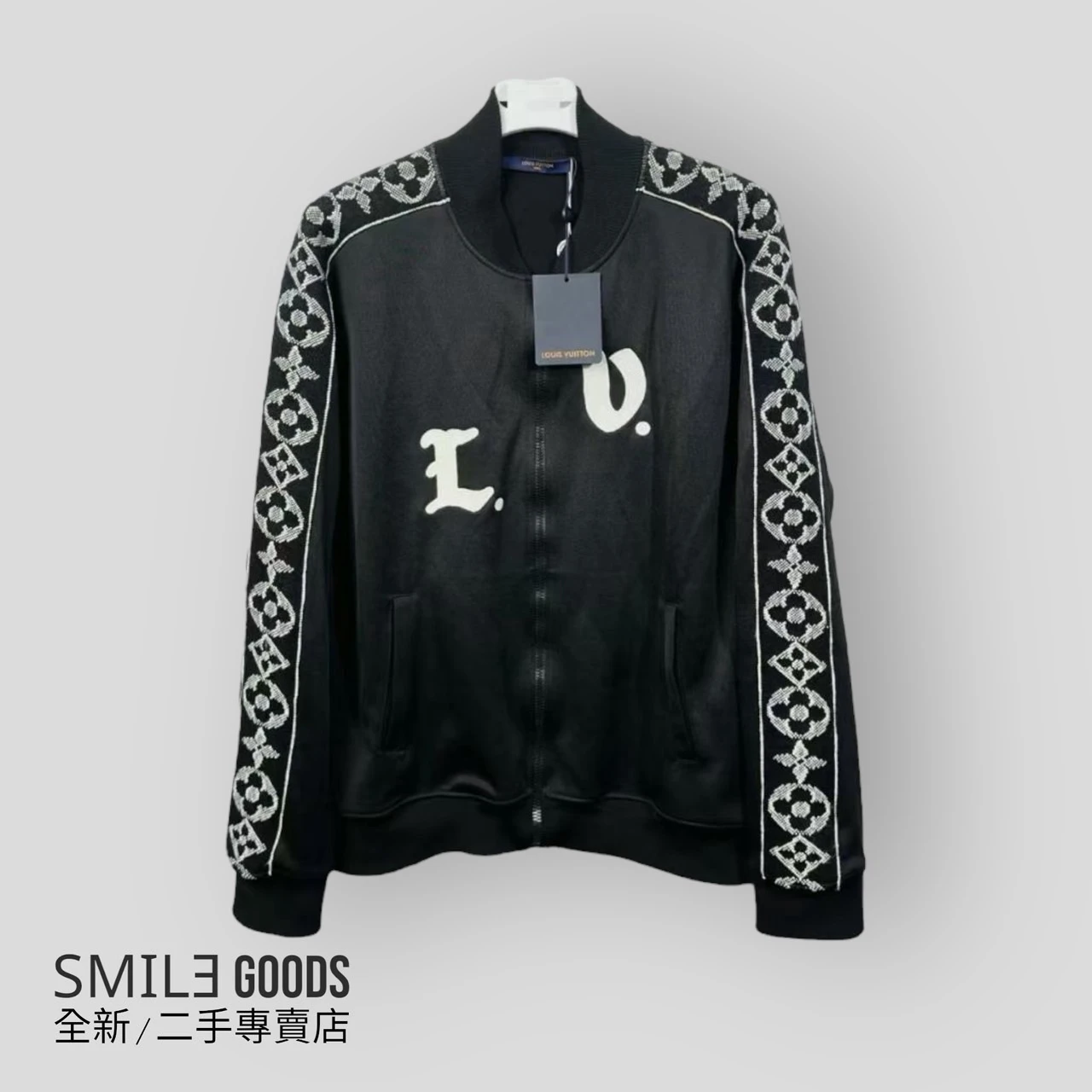 [SMILE]LV LouisVuitton 織帶三花字母Logo印花 外套 黑色