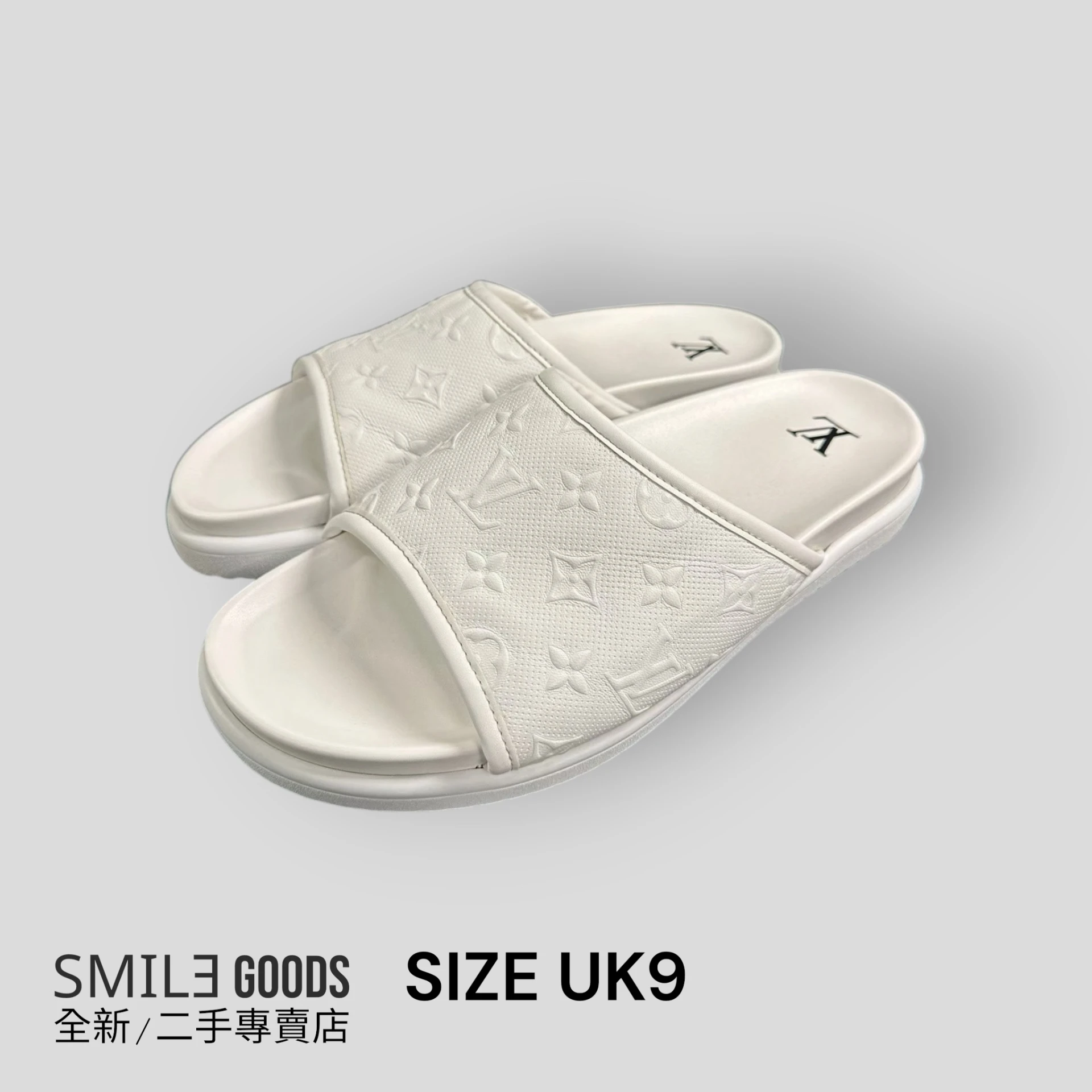 [SMILE]LV Louis Vuitton Miami 浮雕壓紋滿logo圓頭平底 一字拖鞋 男款 白色