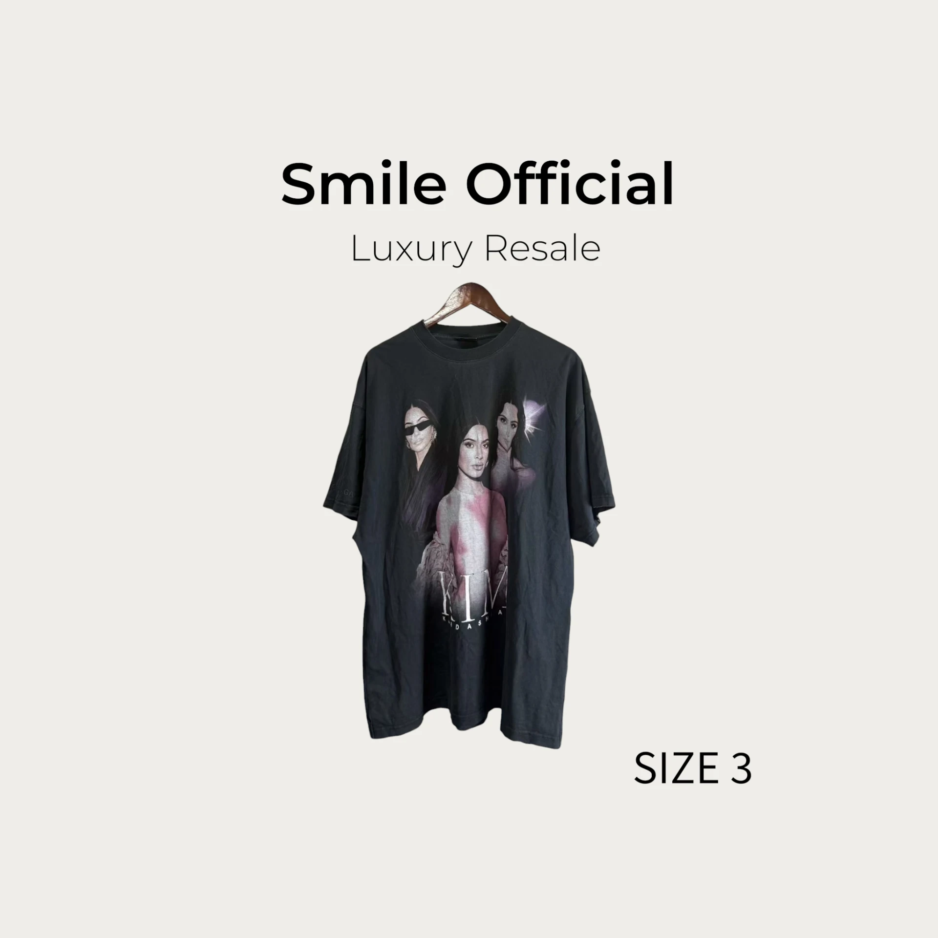 [SMILE] Balenciaga黑色卡戴珊人像簽字短袖