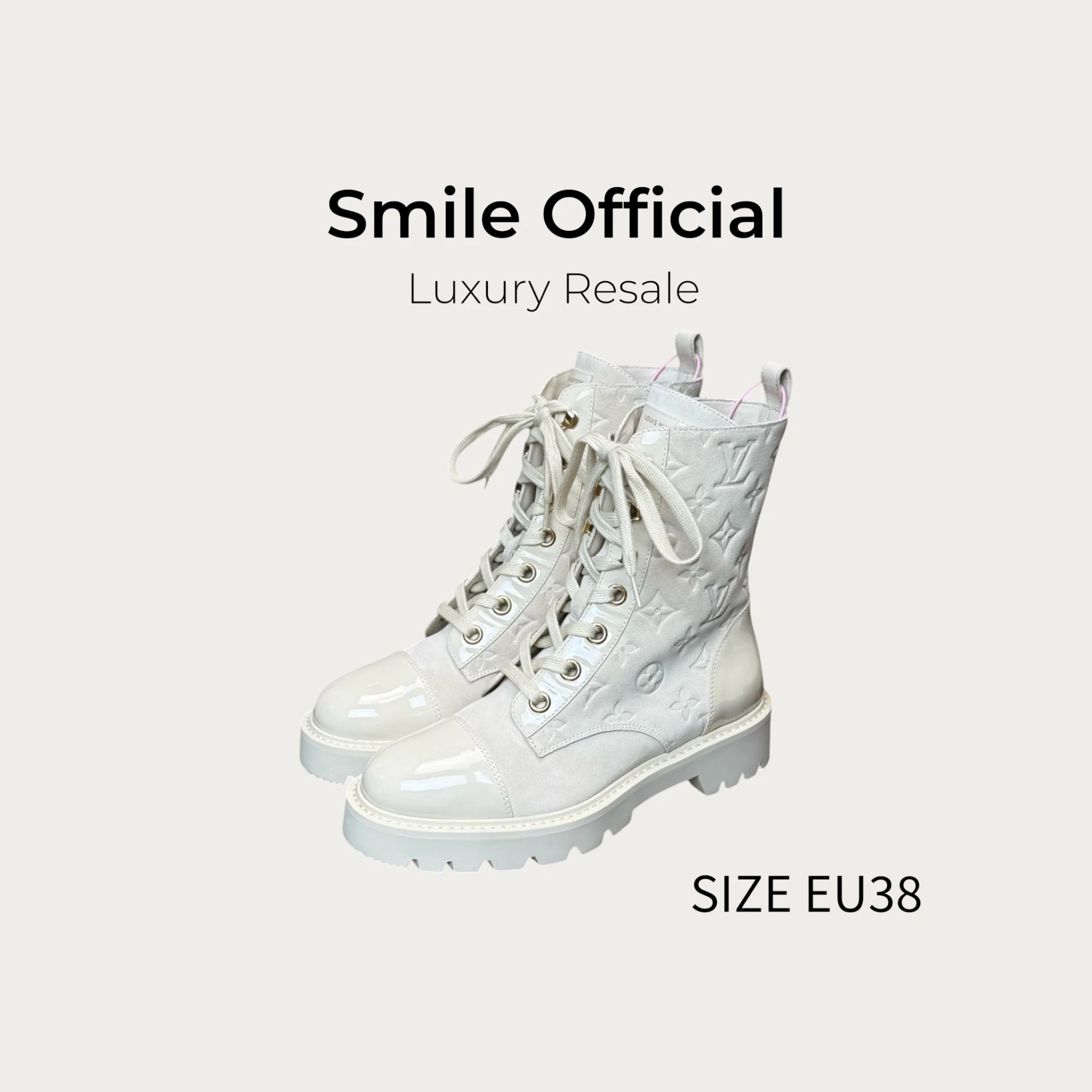 [SMILE] Louis Vuitton LV 米白浮雕滿logo 馬丁靴
