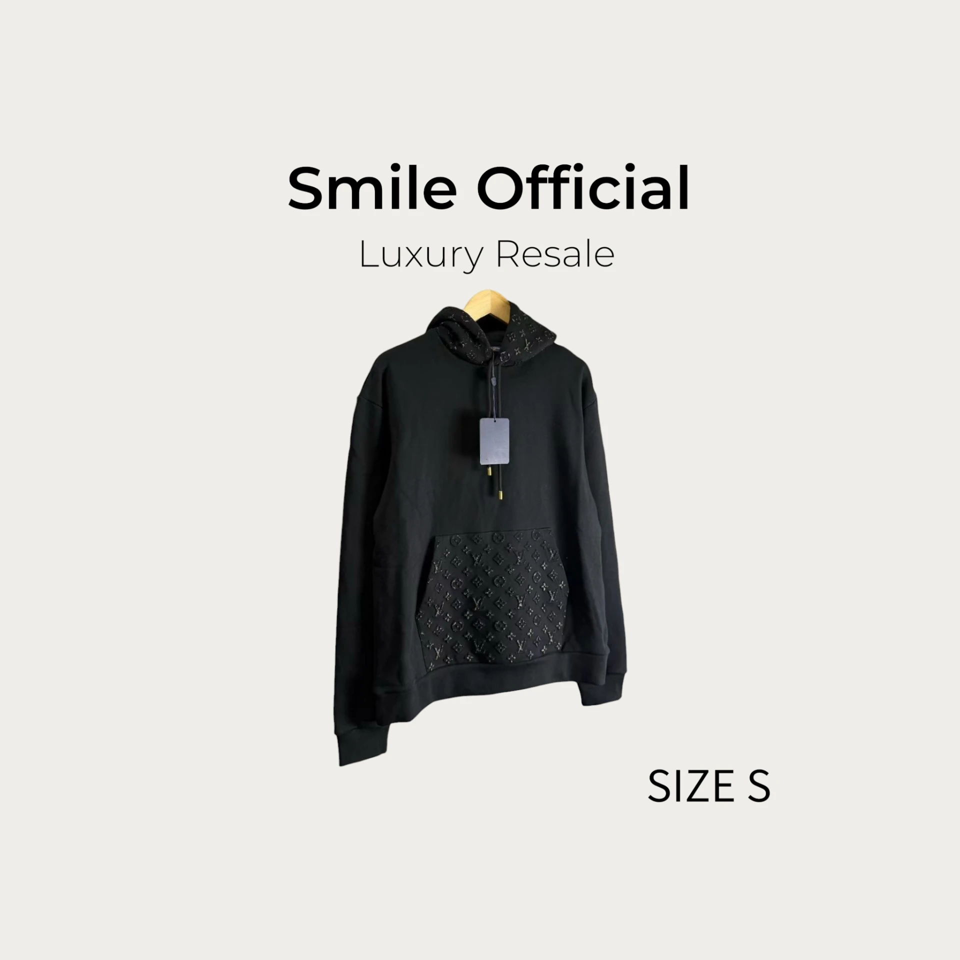 [SMILE]Louis Vuitton LV黑色反光浮雕滿logo口袋帽衫