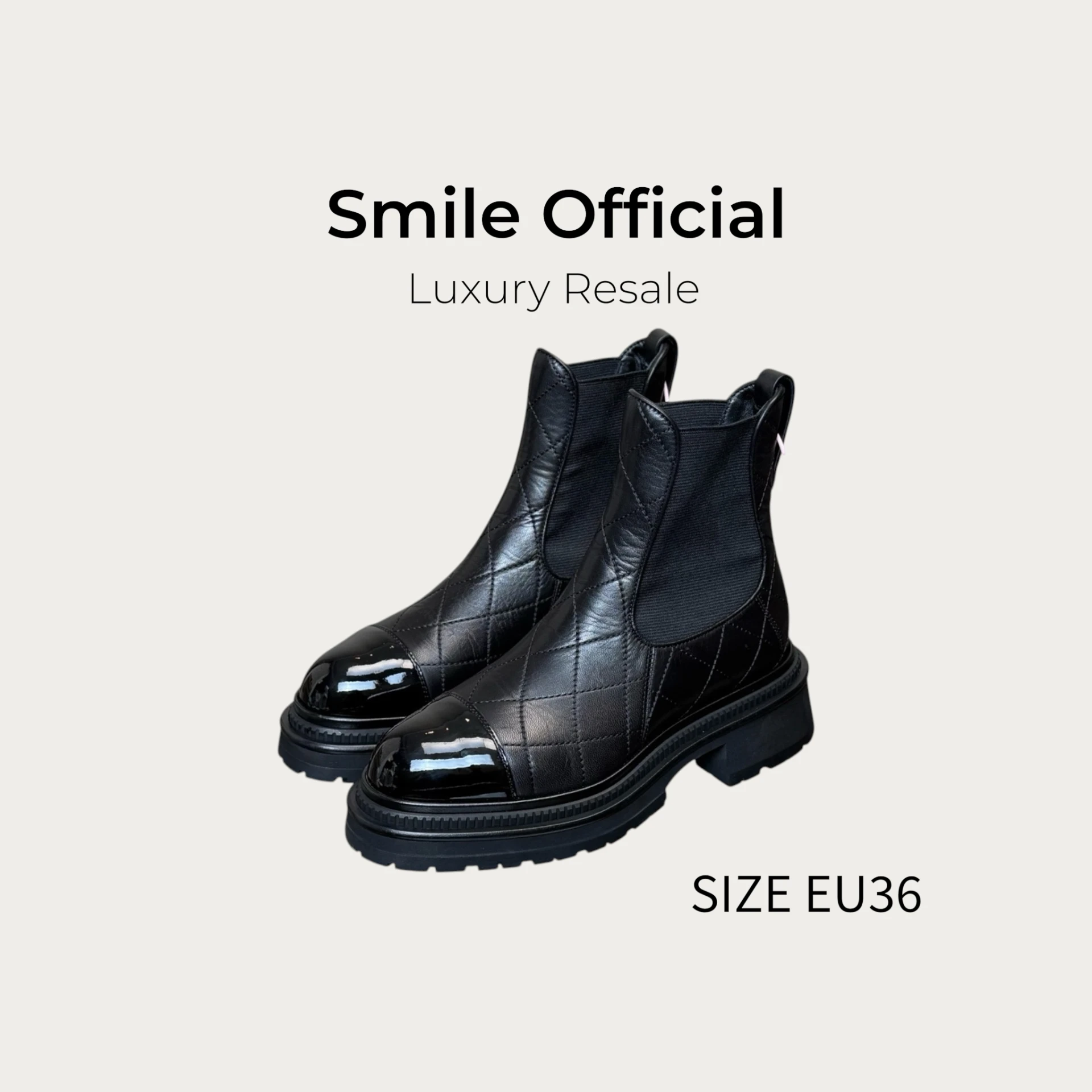[SMILE] 香奈兒Chanel 23A黑色菱格紋鉚釘logo切爾西短靴