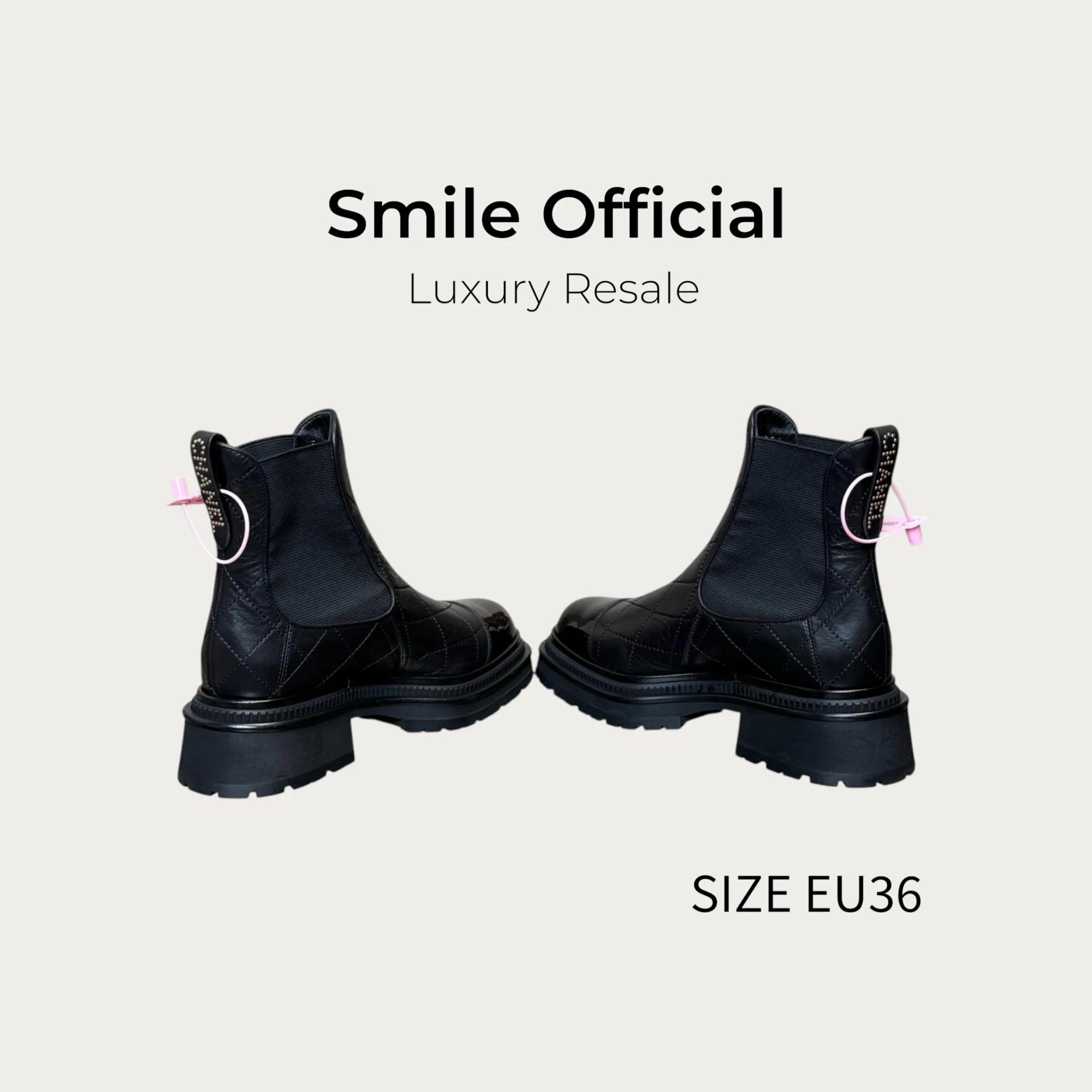 [SMILE] 香奈兒Chanel 23A黑色菱格紋鉚釘logo切爾西短靴