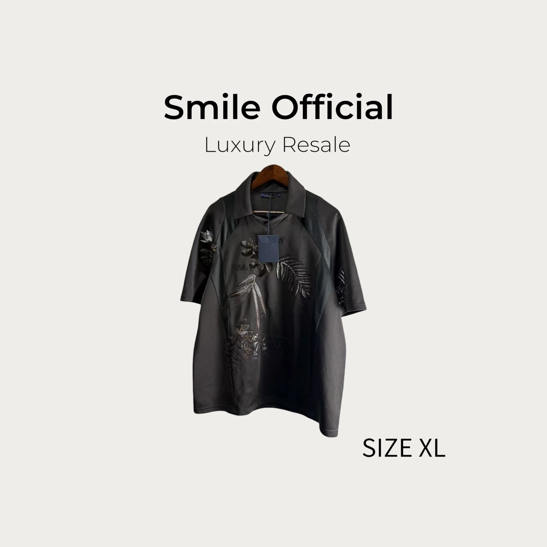 [SMILE]Louis Vuitton LV黑色植物刺繡鑽飾翻領短袖