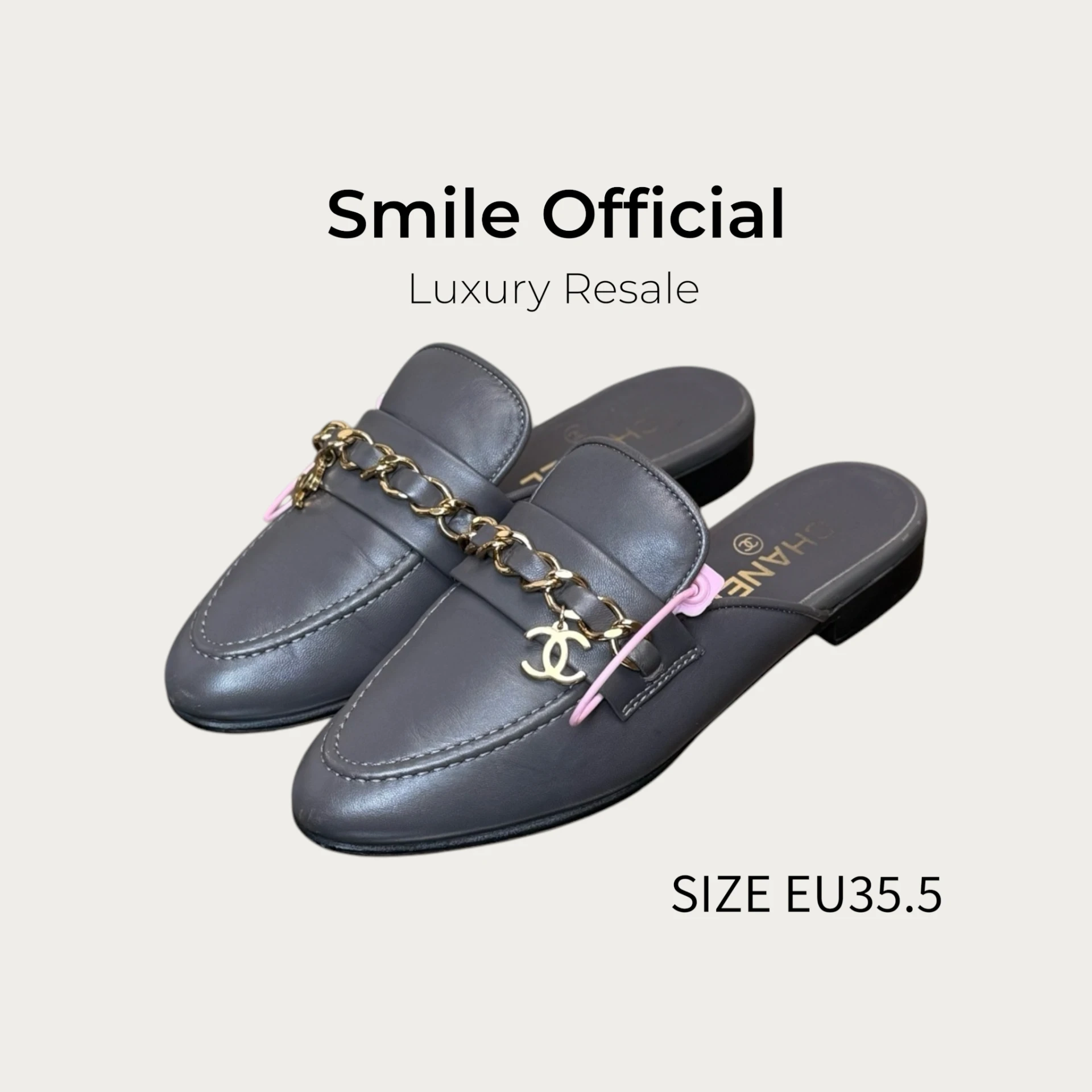 [SMILE] Chanel 香奈兒 灰色小羊皮雙C鏈條樂福半拖