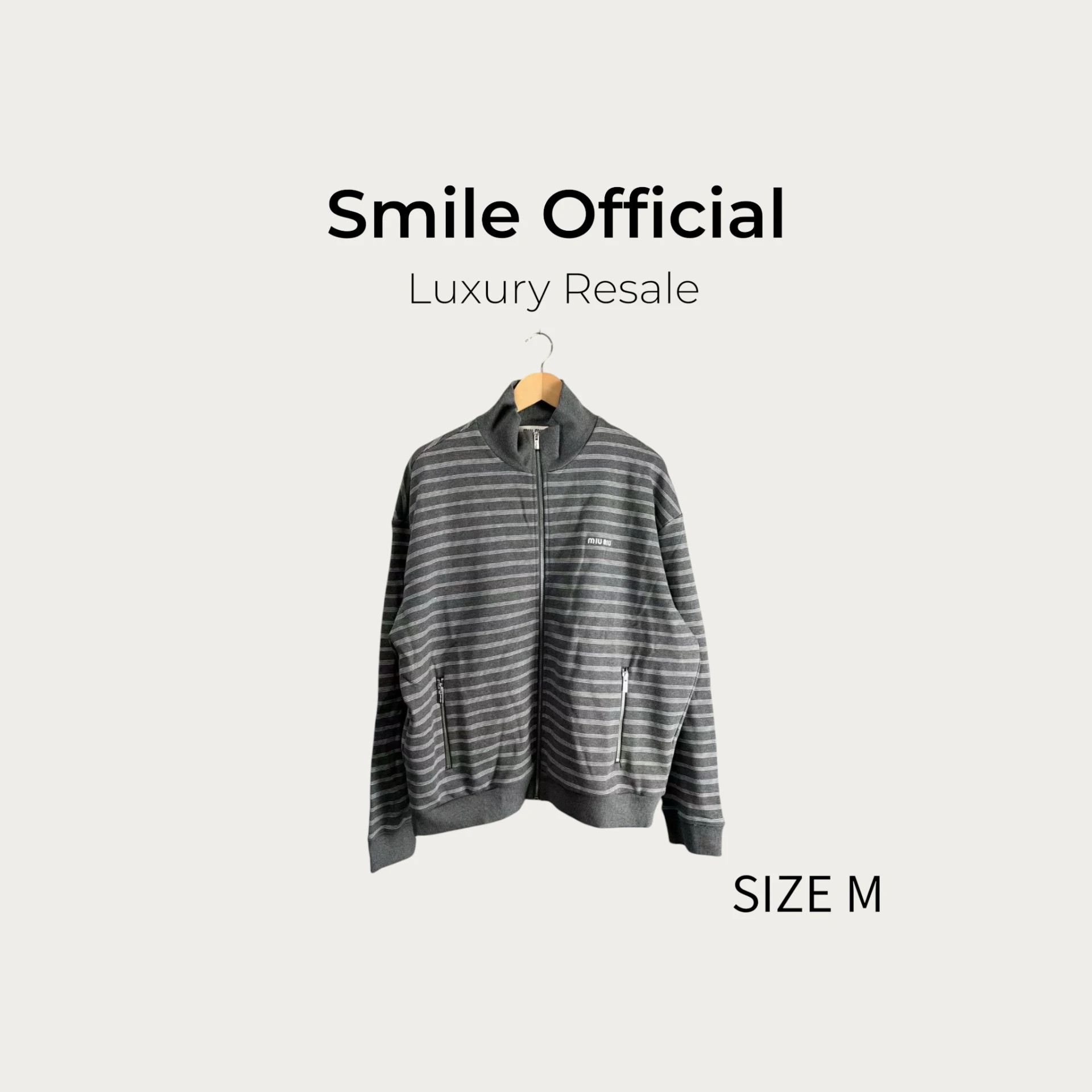 [SMILE] Miu Miu灰白條紋字母刺繡立領夾克